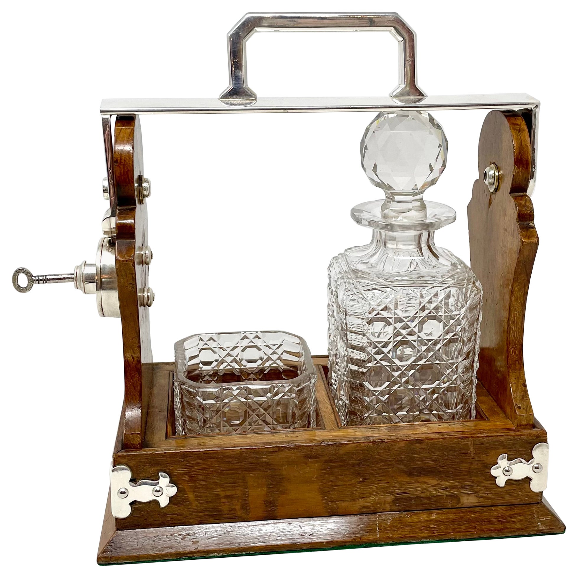 Antiguo tantalio inglés de roble, chapa de plata y cristal para una botella y portapuros.