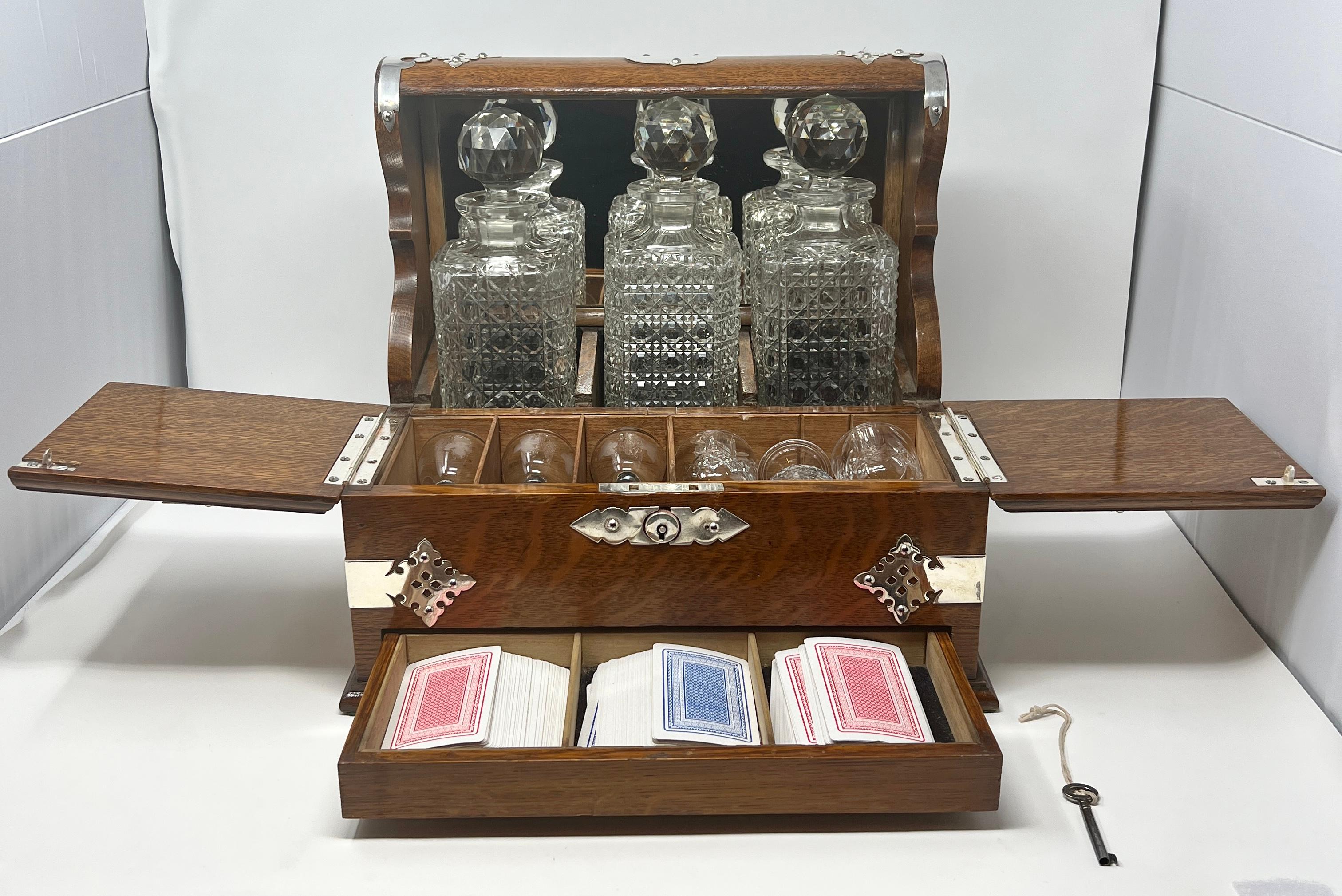 Antique English Oak & Silver Plated 2 Bottle Games Box Tantalus, Circa 1880. In Good Condition In New Orleans, LA