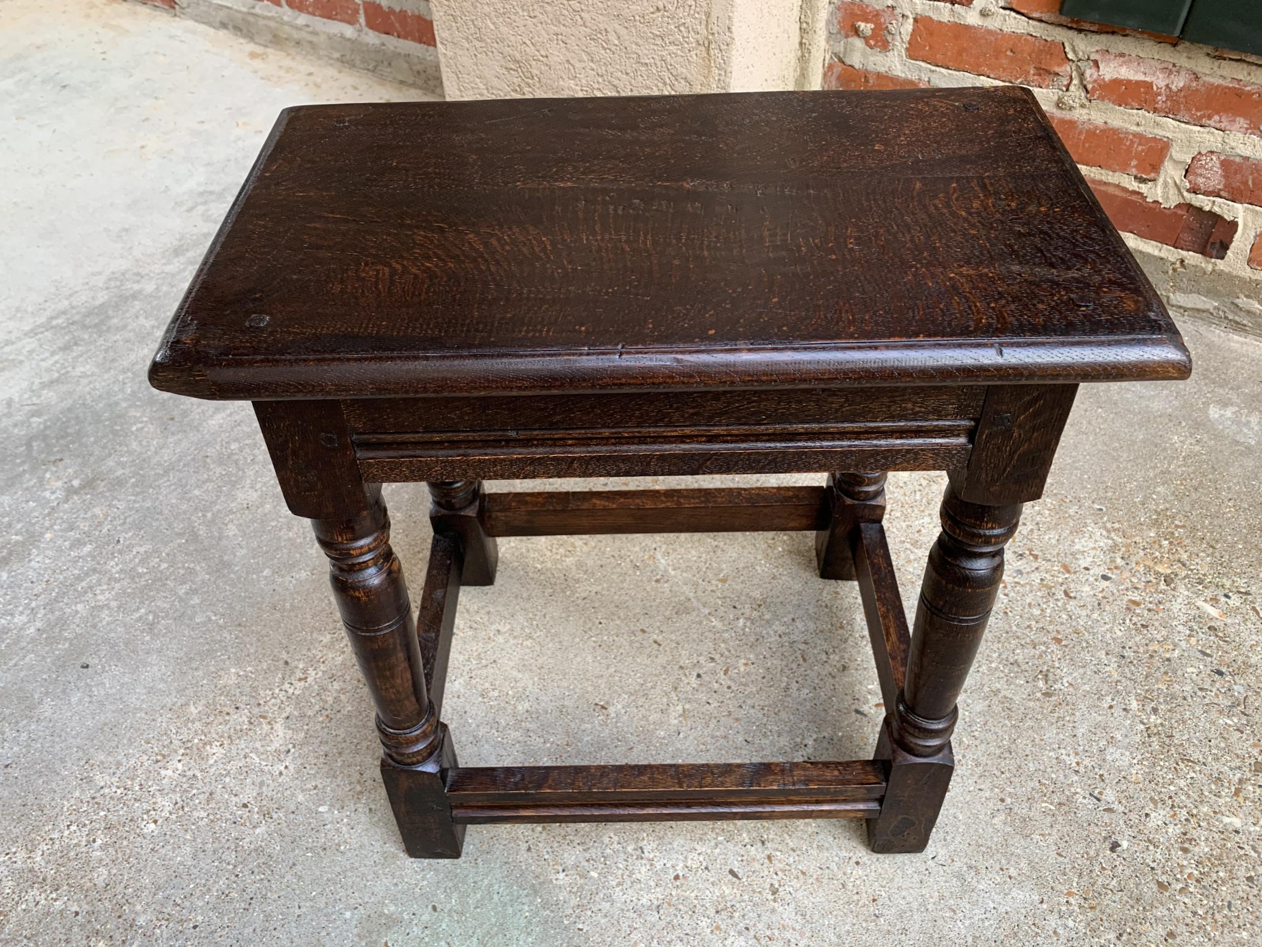 Antique English Oak Stool Pegged Joint Side End Table, 20th Century In Good Condition In Shreveport, LA