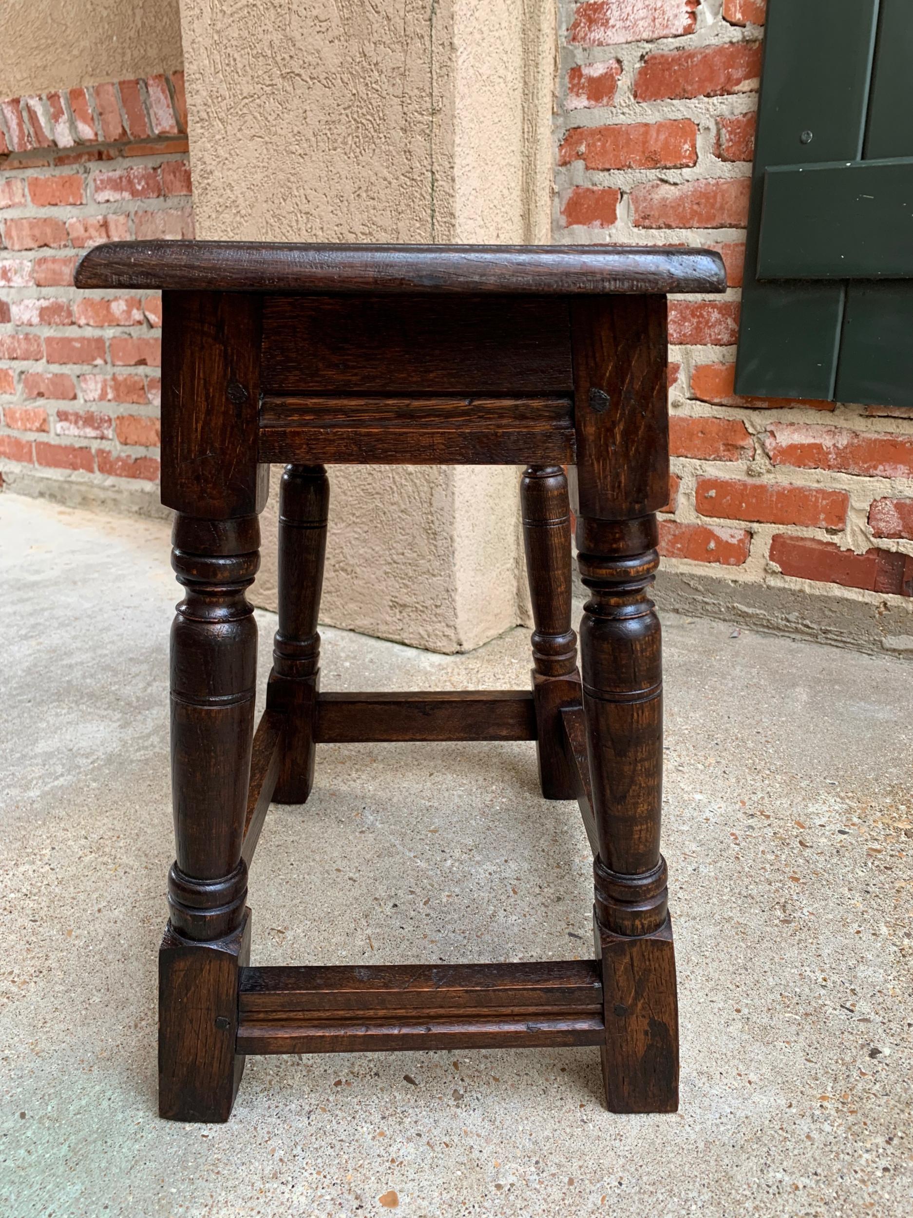 Early 20th Century Antique English Oak Stool Pegged Joint Side End Table, 20th Century