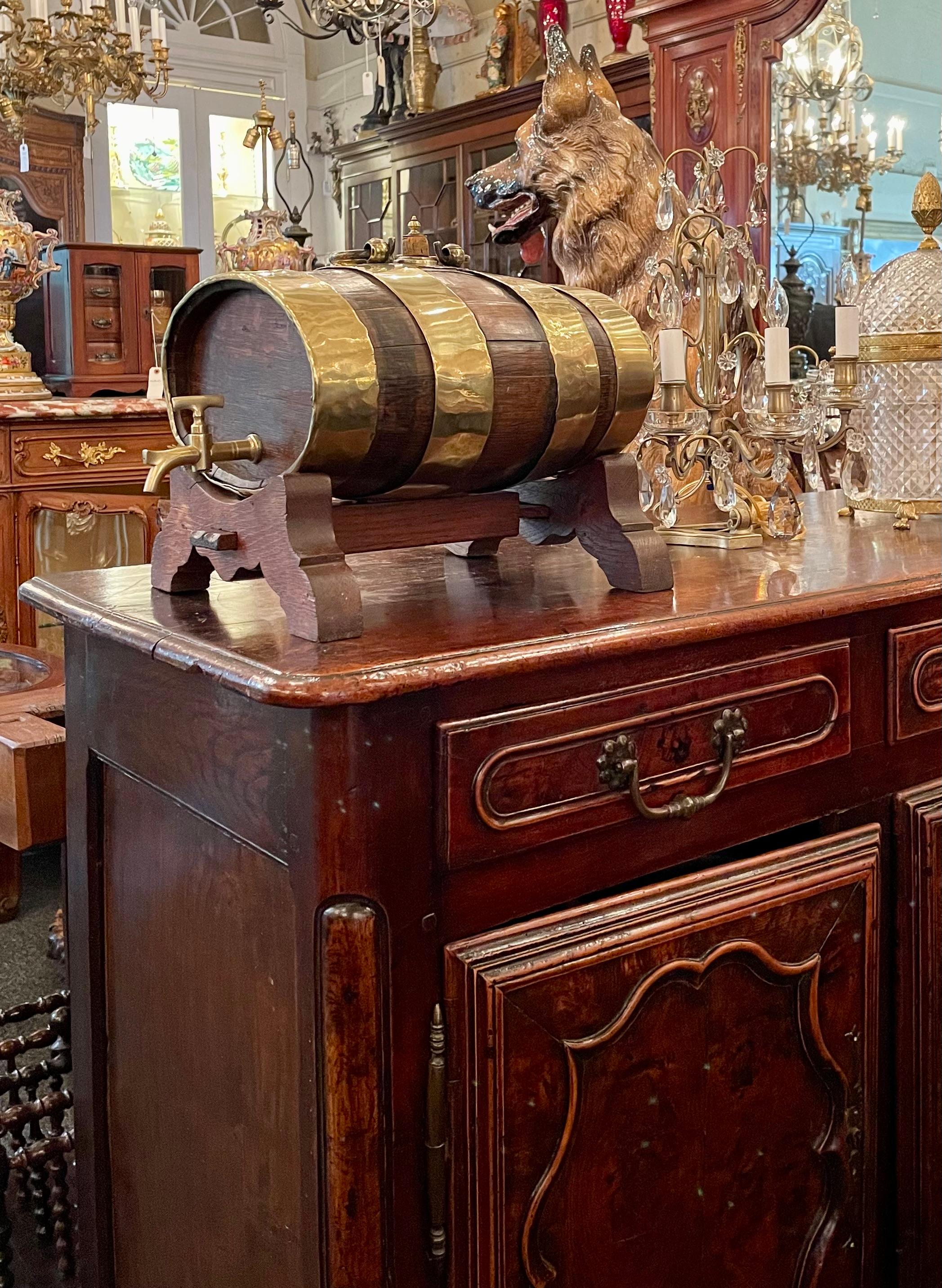 Antique English Oak Tabletop Whiskey Barrel with Brass Banding, Circa 1890. 3