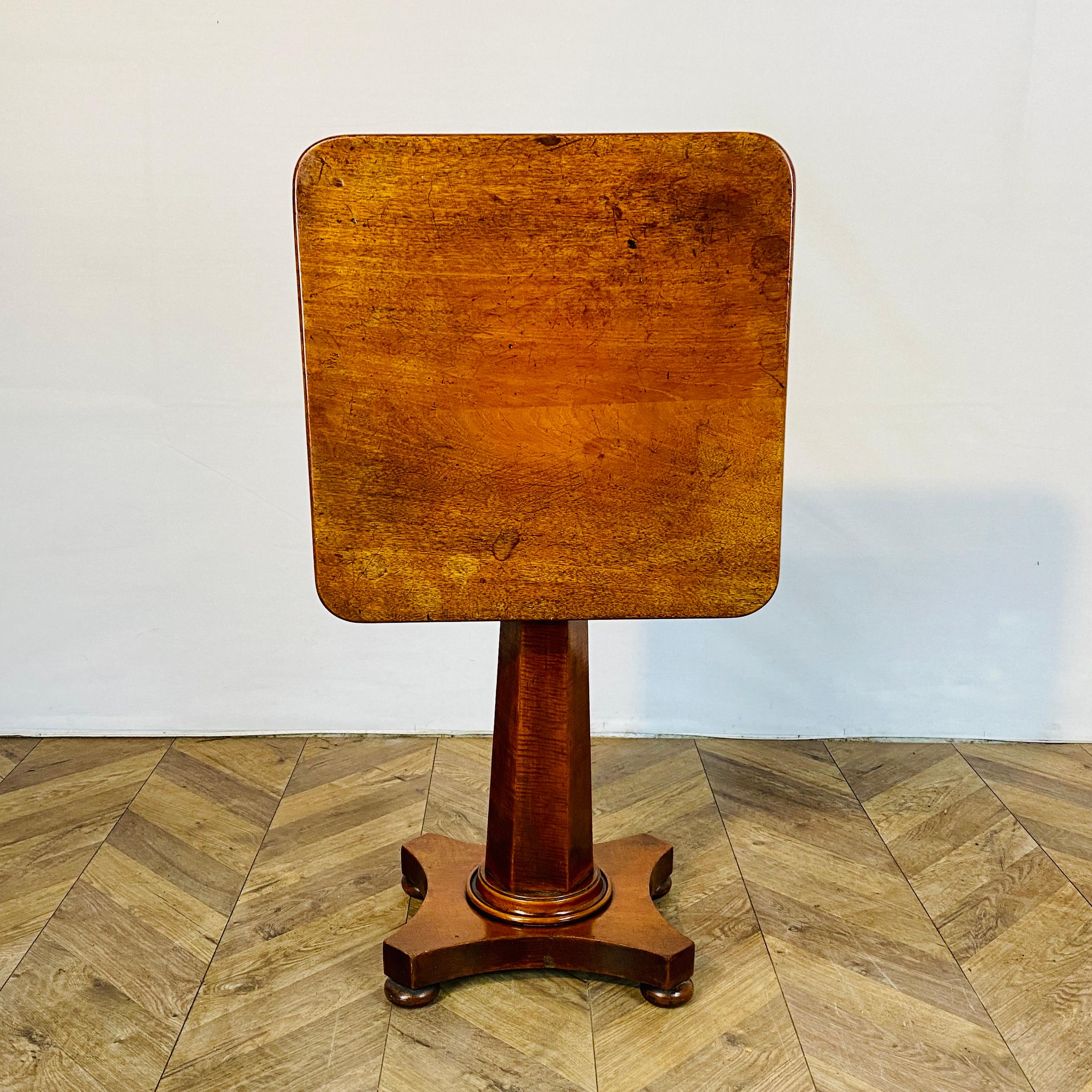 Late Victorian Antique English Oak Tilt-Top Side Table, 19th Century For Sale