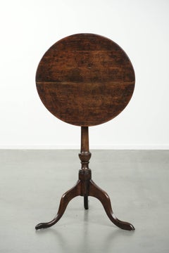 Antique English oak tilt top table / side table from the early 19th century