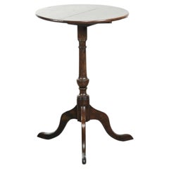 Antique English oak tilt top table / side table from the early 19th century