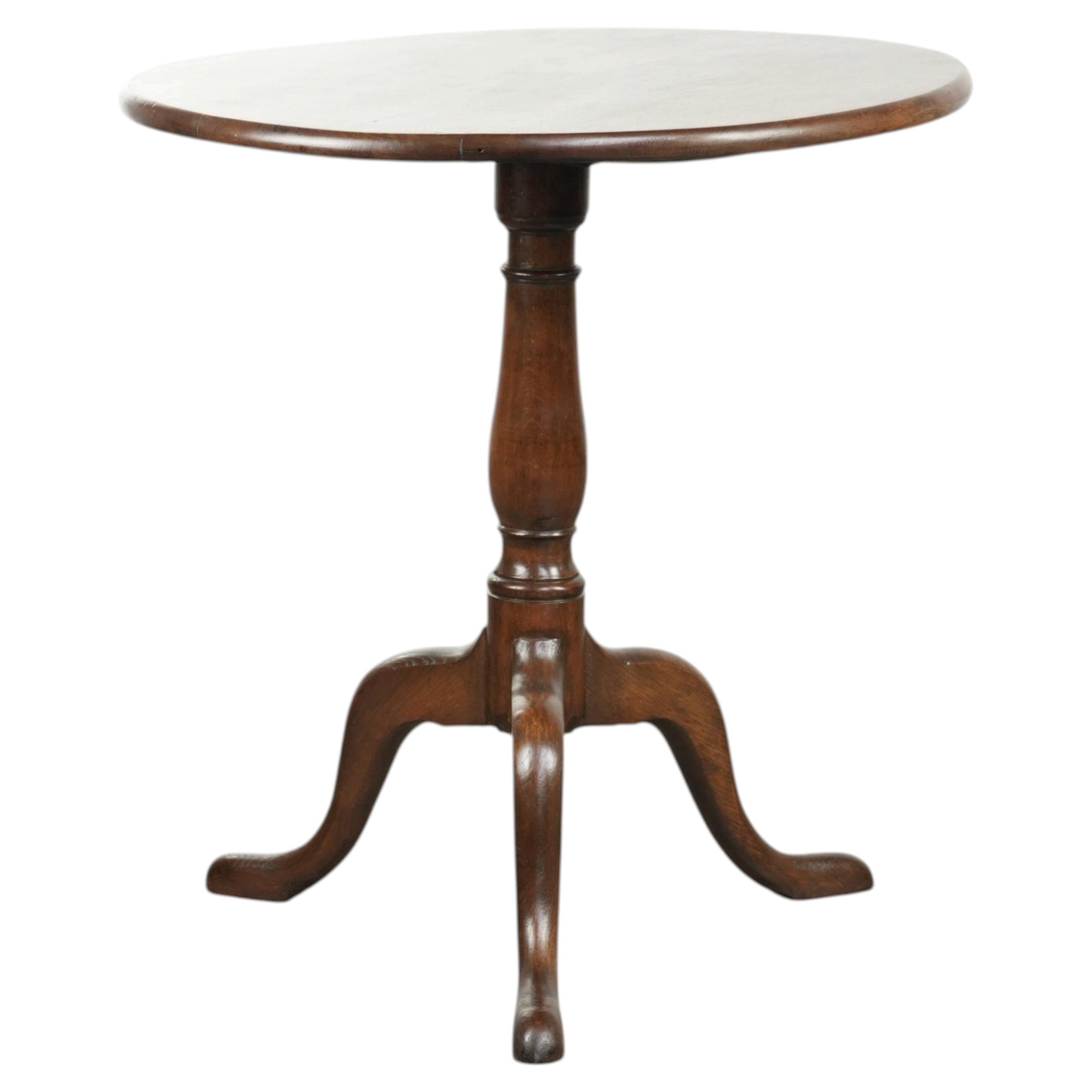 Antique English oak tilt top table / side table from the late 18th century