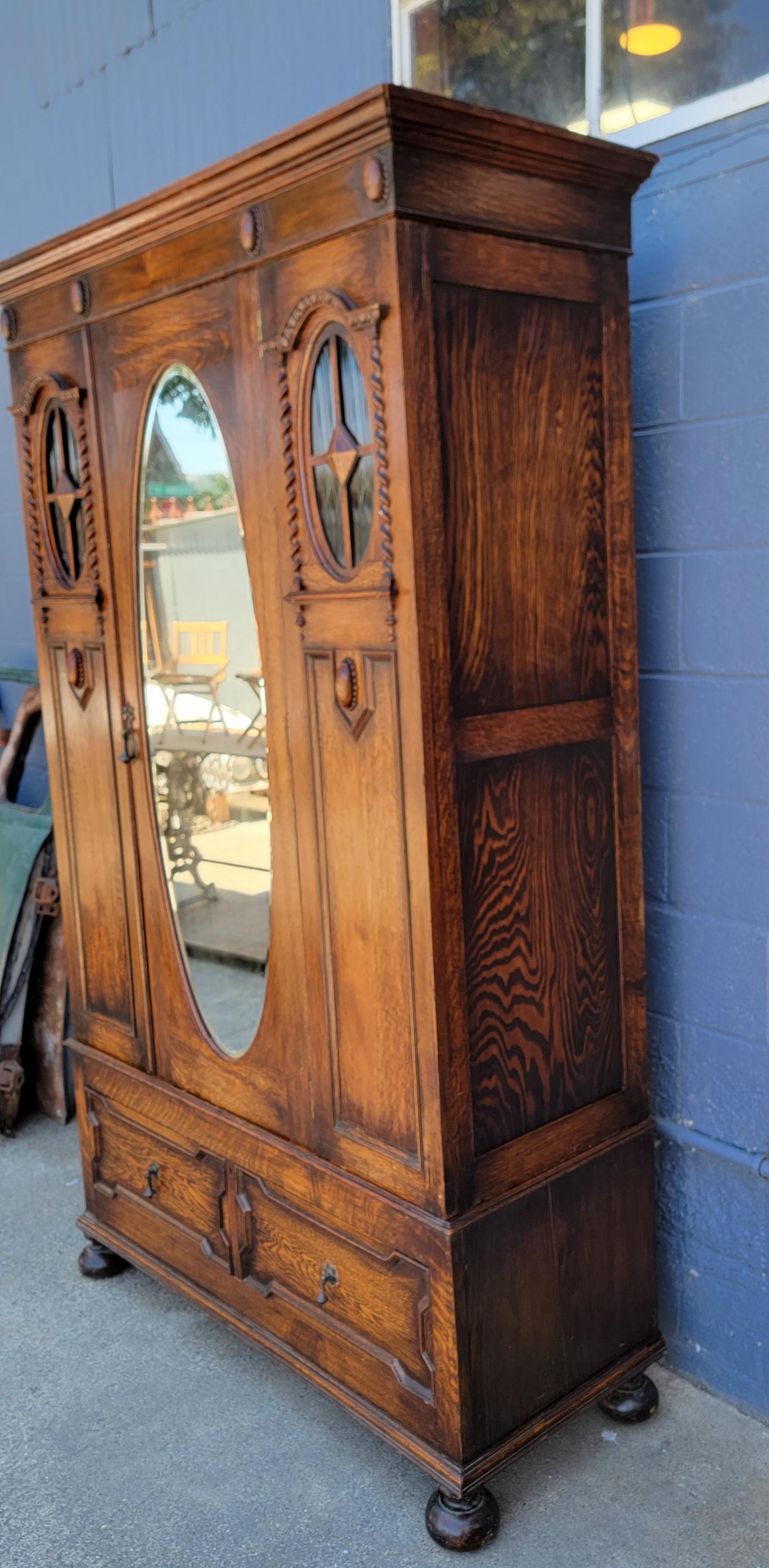 Antique English Oak Wardrobe In Good Condition For Sale In Fulton, CA