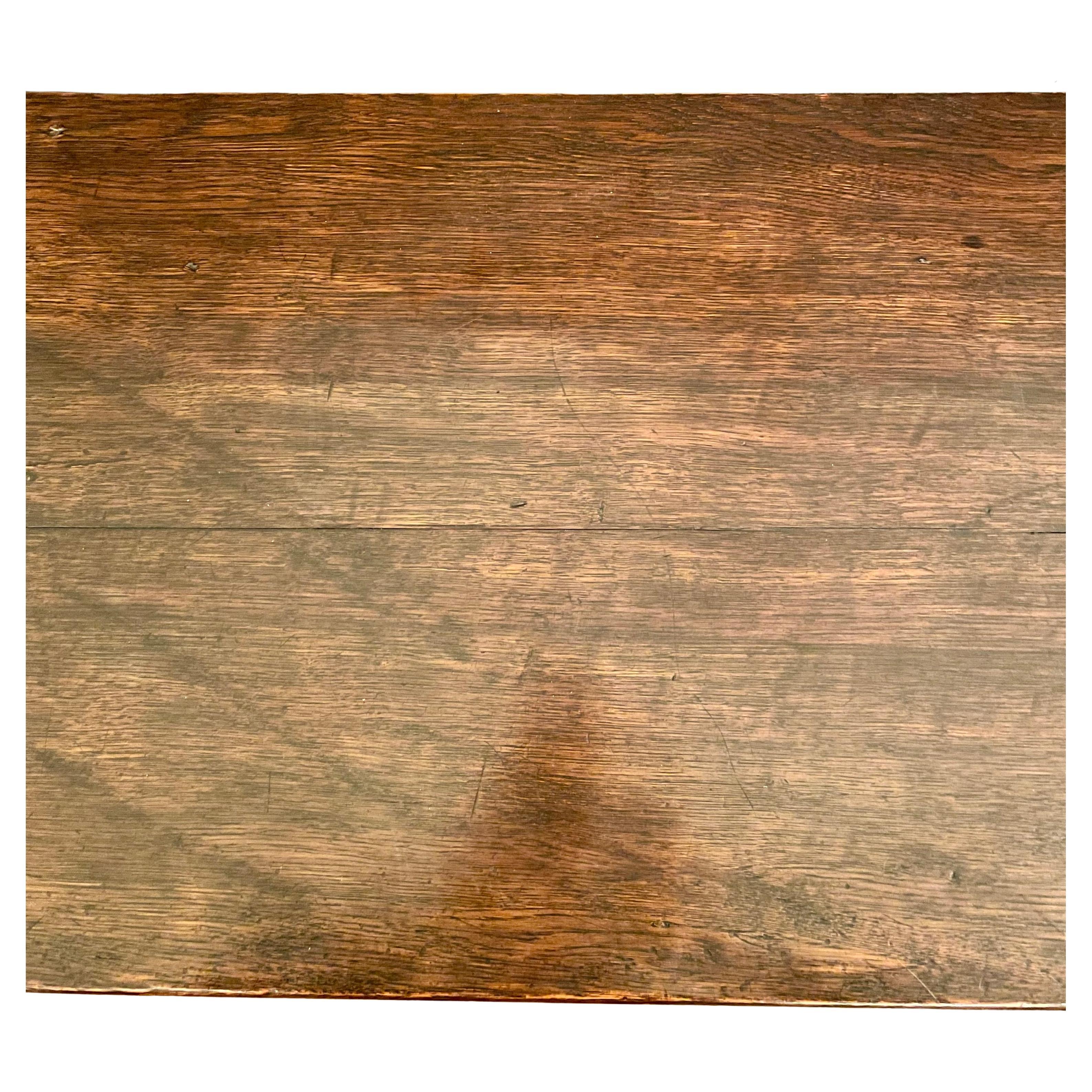 Antica base per comò inglese in Oak Welsh con bordatura in legno di raso, CIRCA 1840. In condizioni buone in vendita a New Orleans, LA
