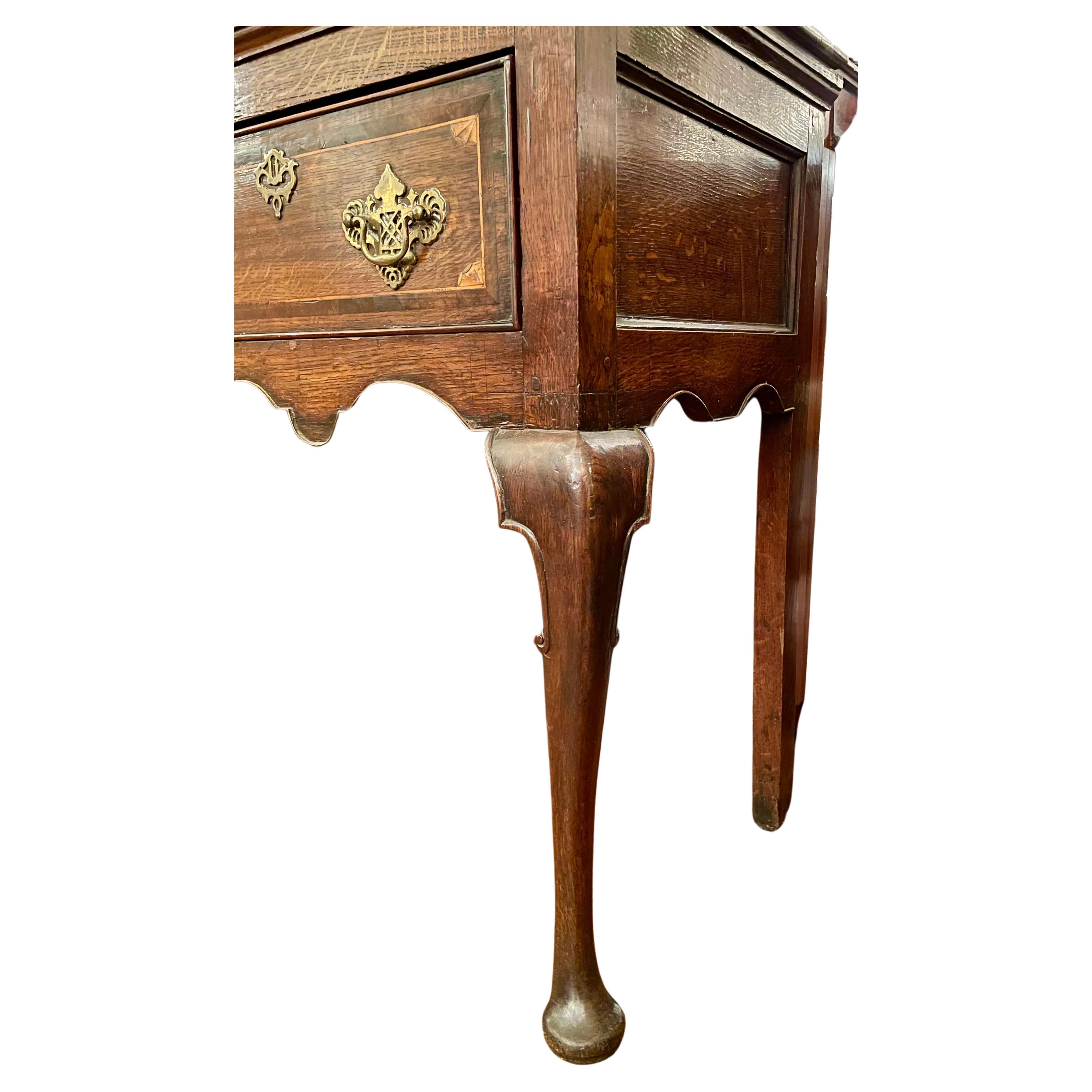 Quercia Antica base per comò inglese in Oak Welsh con bordatura in legno di raso, CIRCA 1840. in vendita