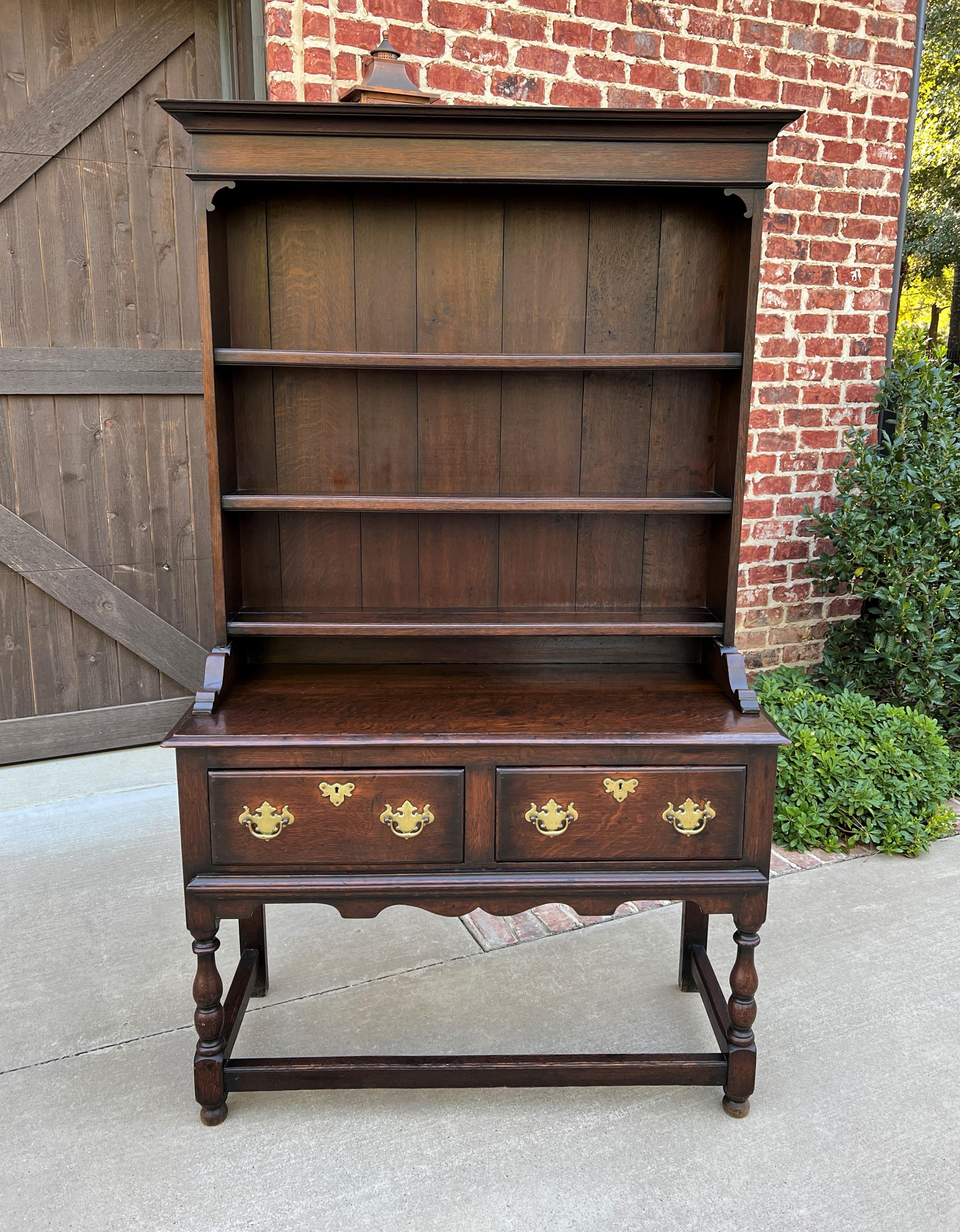 Antique English Oak Welsh Plate Dresser Sideboard Server Buffet Petite, C. 1920s In Good Condition For Sale In Tyler, TX