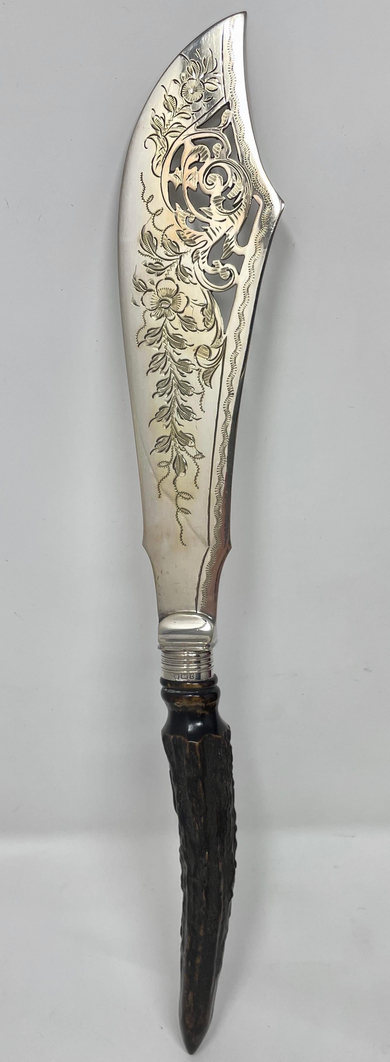 Antike englische altviktorianische Horn-Griffschnitzerei im Etui, CIRCA 1860. (Englisch) im Angebot