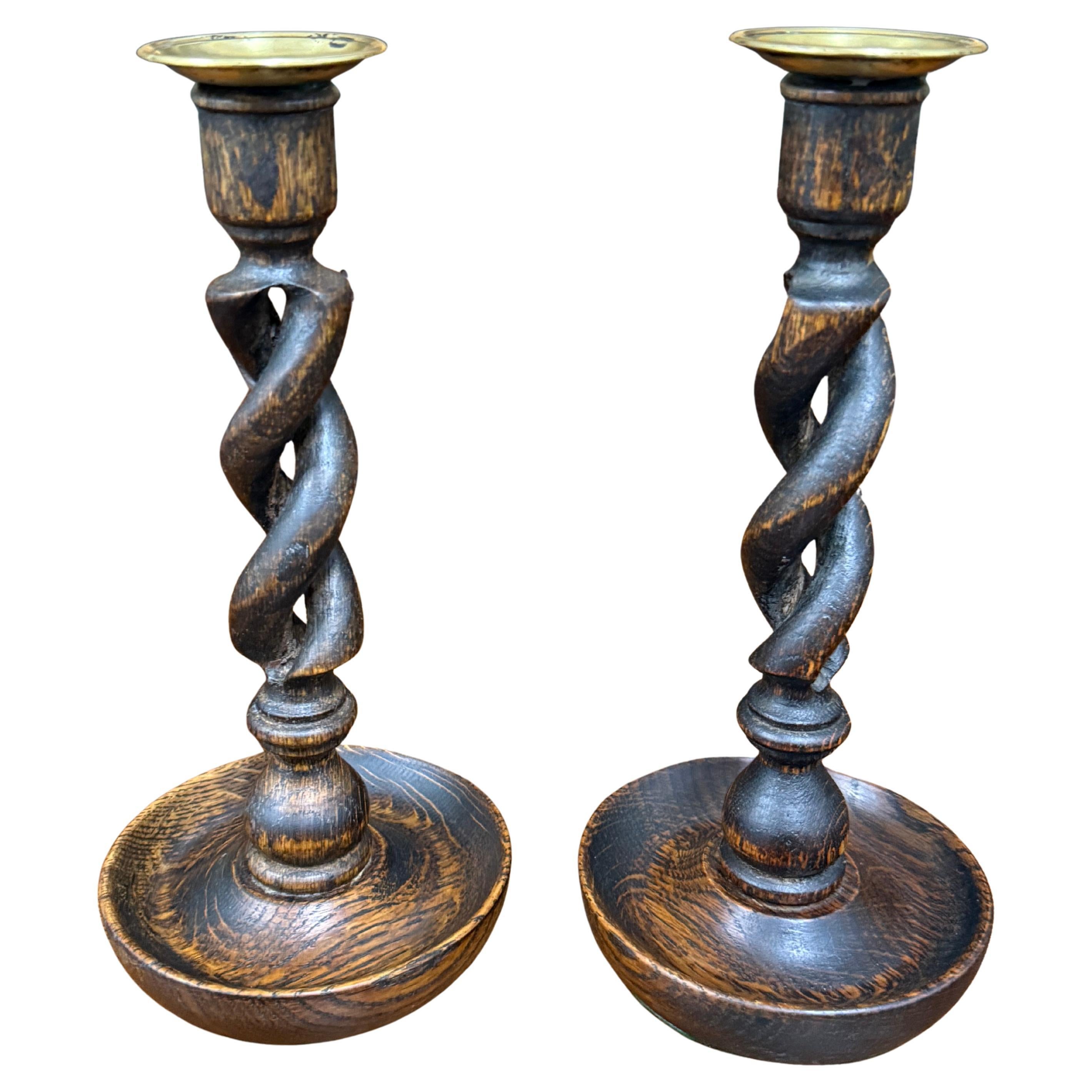 Antico portacandele inglese aperto a torsione d'orzo in Oak PAIR 10.5"