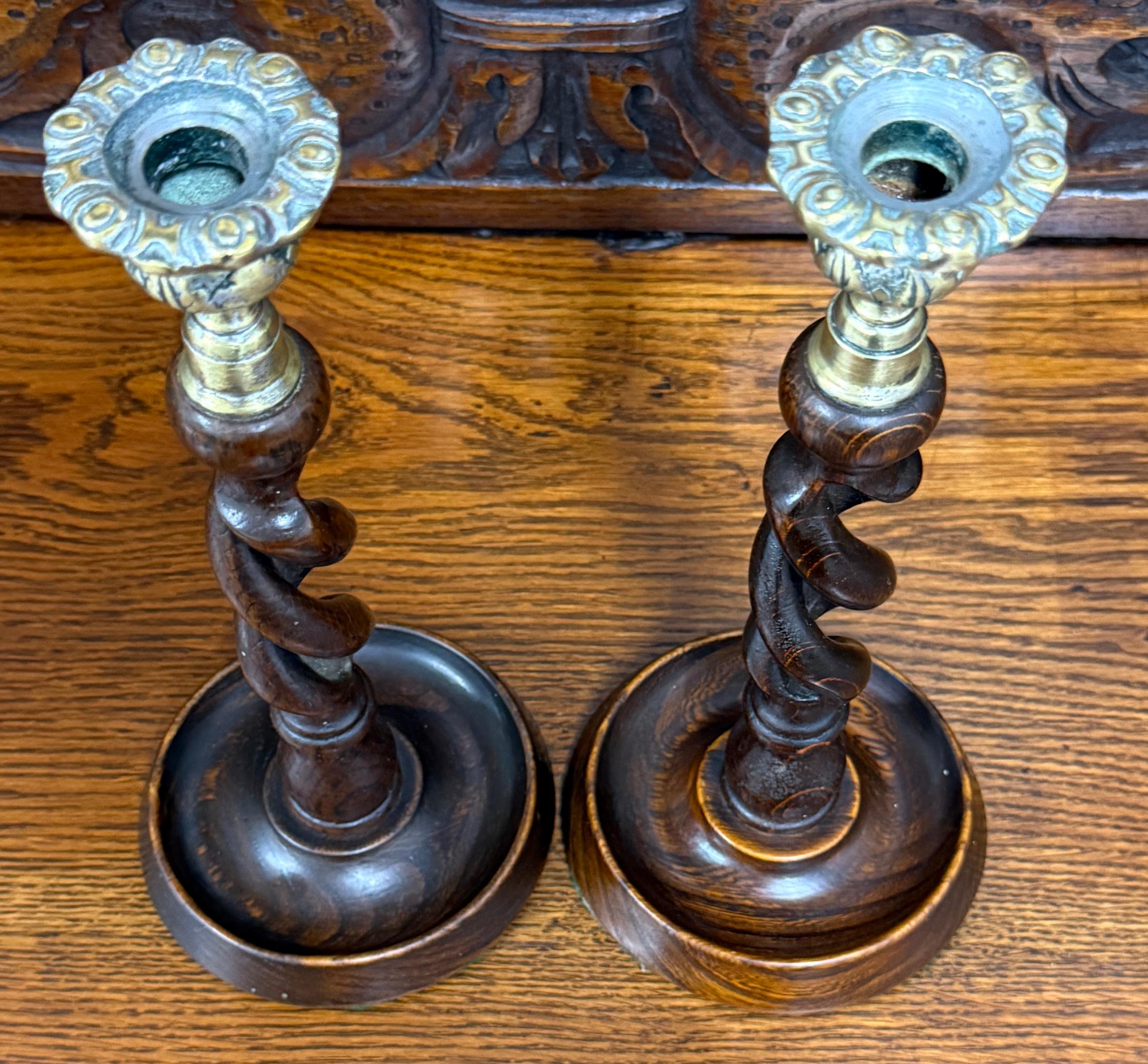 Antico portacandele inglese aperto a torsione d'orzo, in Oak PAIR 11.5