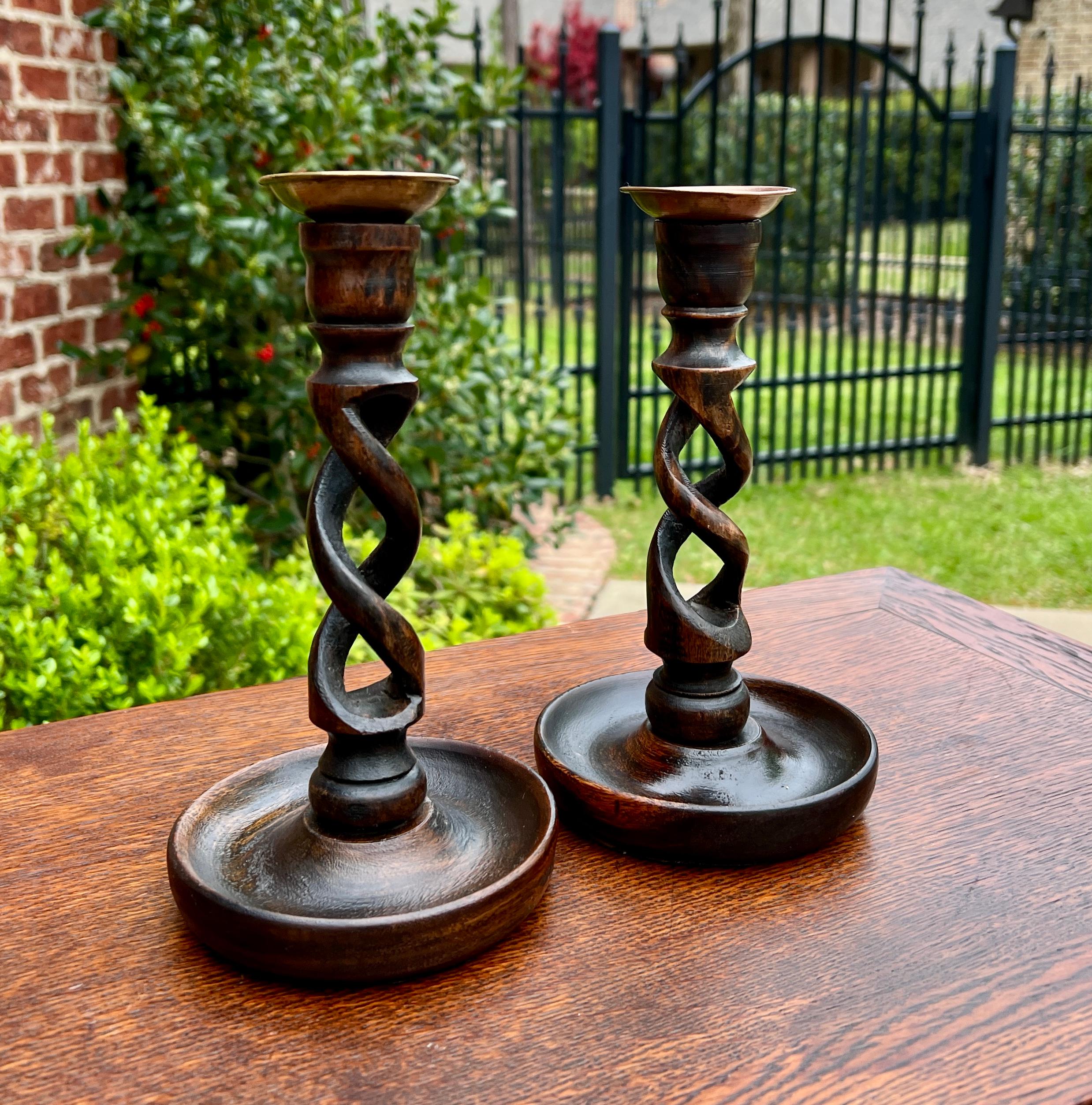  CHARMING Pair of Antique English Oak Short OPEN BARLEY TWIST Candlesticks Candle Holders c. 1920s

Beautiful twist with dark oak patina

9