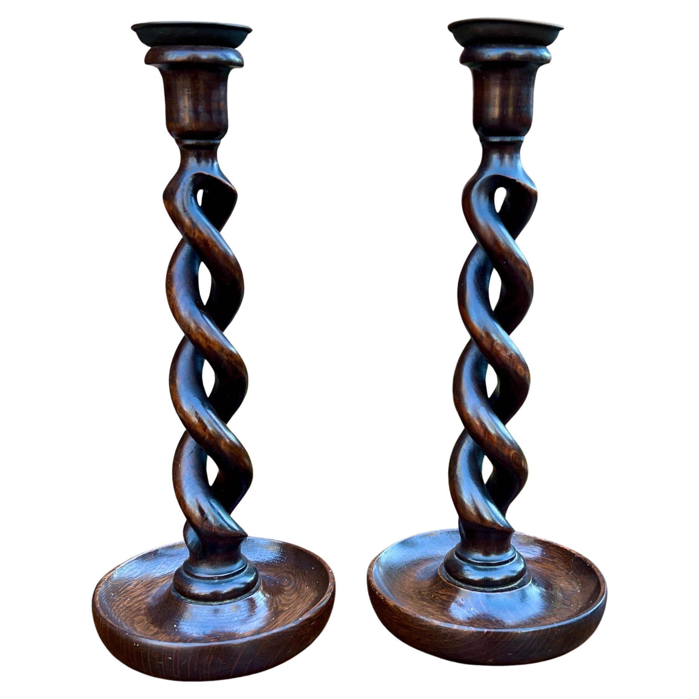 Antike englische offene Barley Twist PAIR Kerzenständer aus Eiche 12,5" T