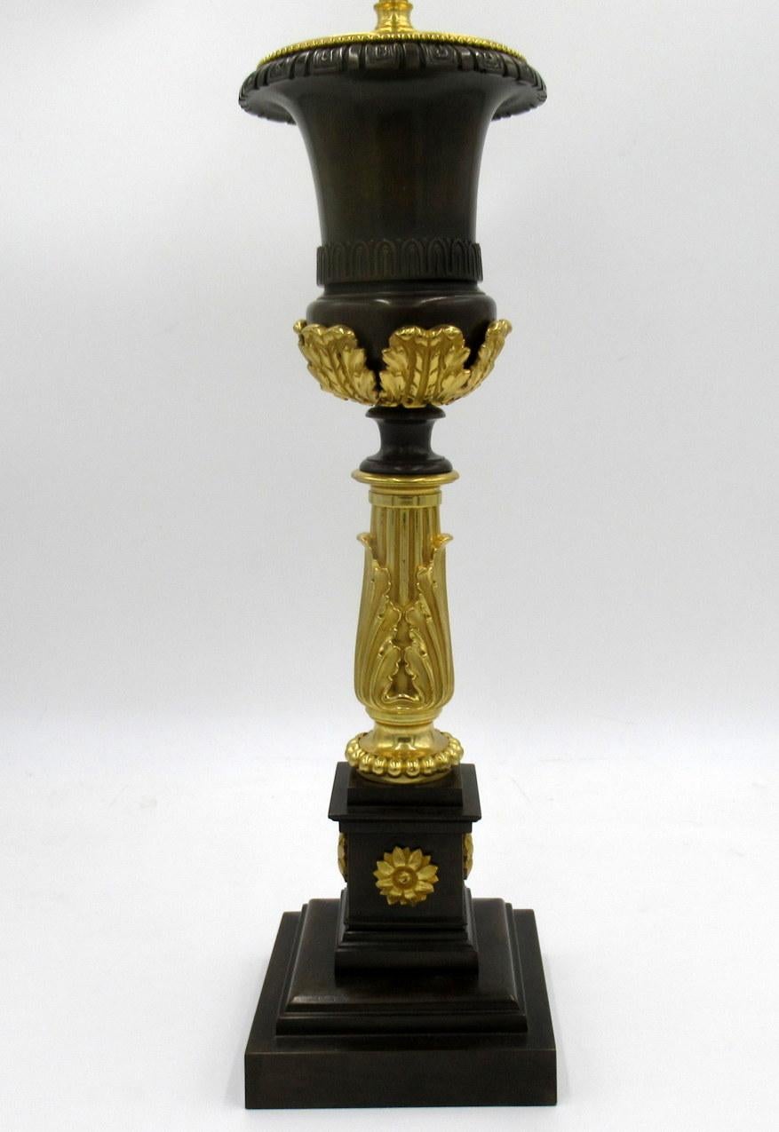 Stunning tall English Georgian very heavy gauge Ormolu and hronze Grand Tour Medici Style Ovoid formed urn electric table lamp, of outstanding Museum quality and of good size proportions, 

The Urn with turnover rim decorated with Greek Key