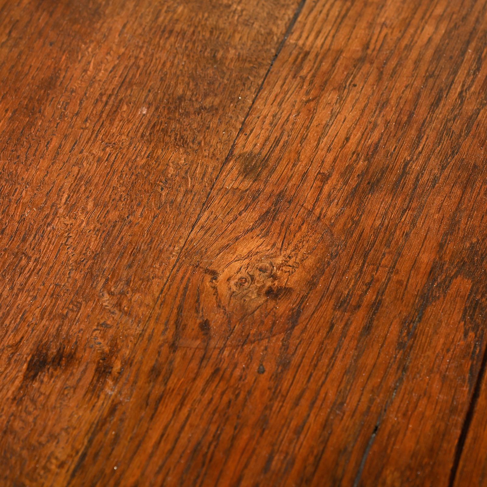 Ancienne table ovale anglaise à tiroir en chêne massif, fin du 19e siècle en vente 4