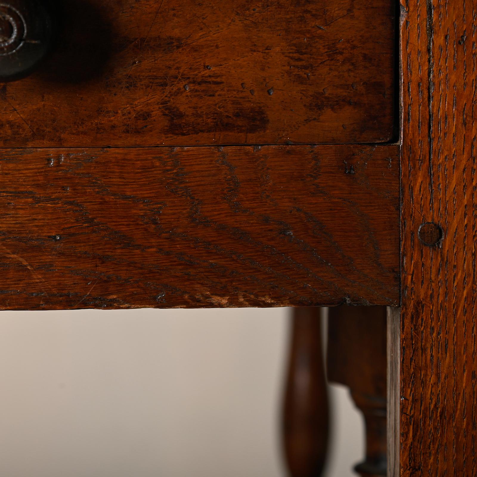 Ancienne table ovale anglaise à tiroir en chêne massif, fin du 19e siècle en vente 9
