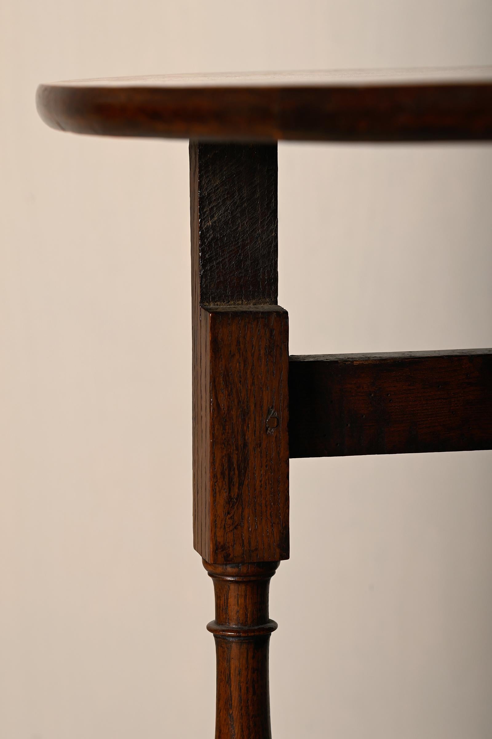 Ancienne table ovale anglaise à tiroir en chêne massif, fin du 19e siècle en vente 10
