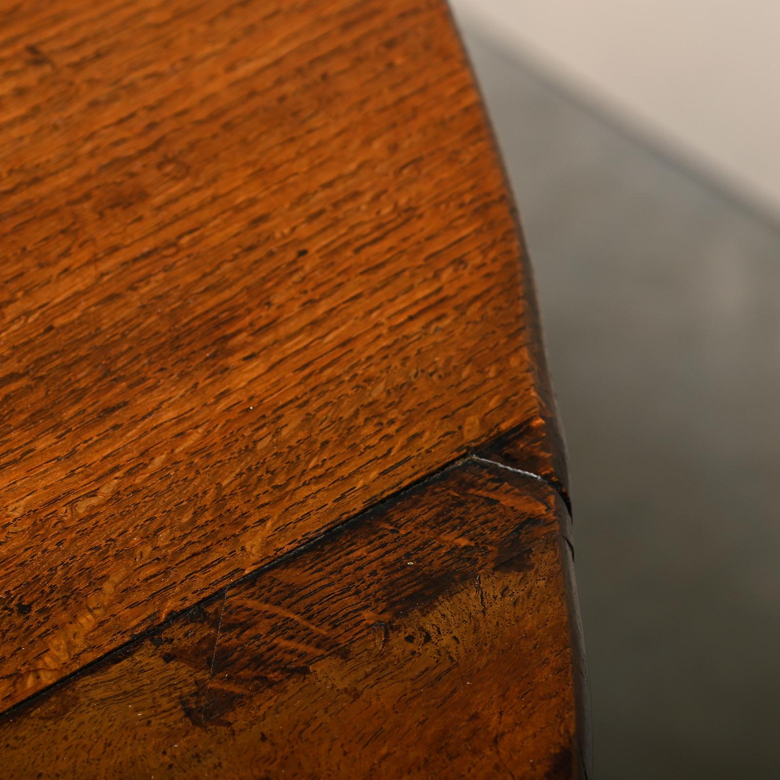 Ancienne table ovale anglaise à tiroir en chêne massif, fin du 19e siècle en vente 12