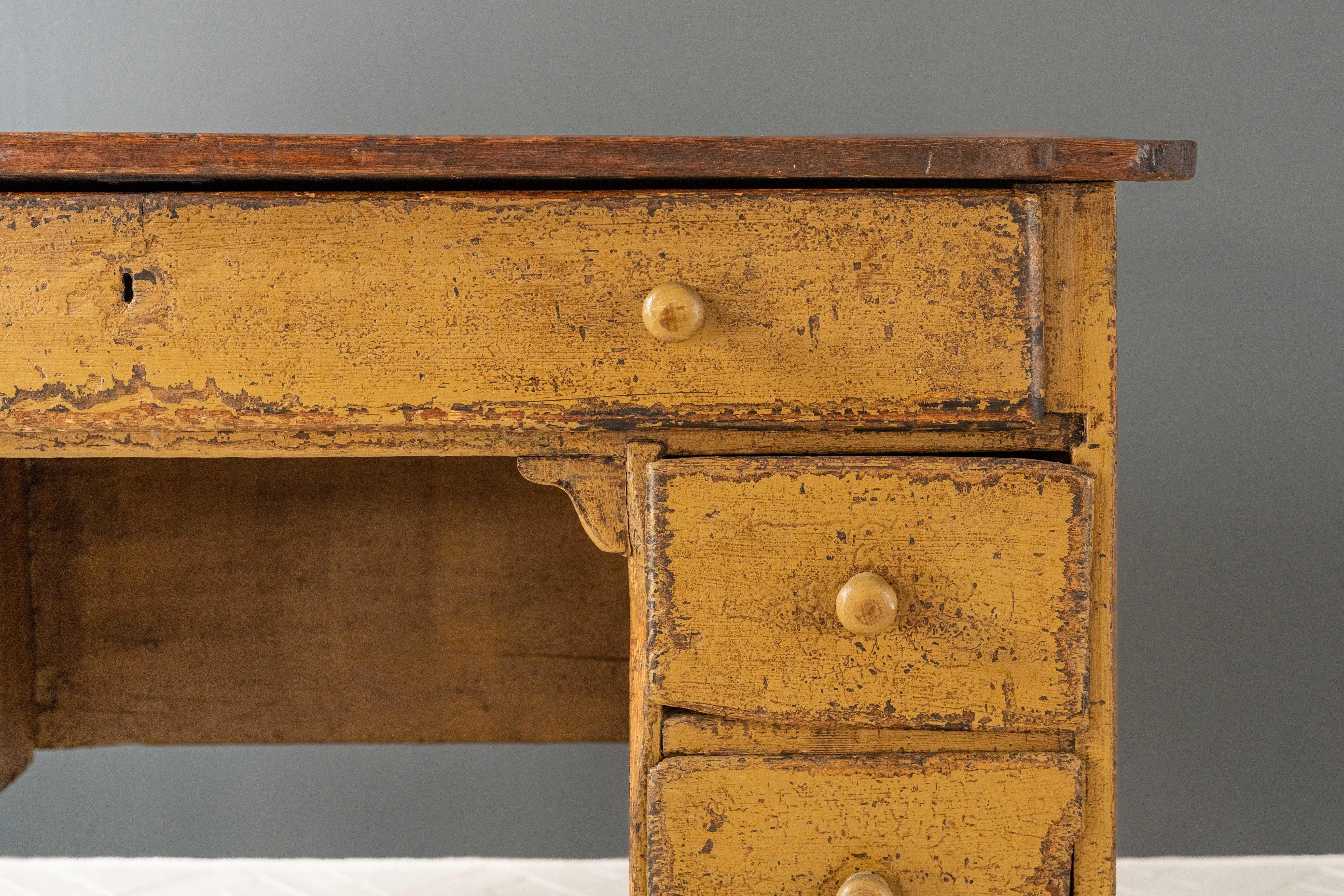 Escritorio antiguo pintado a la inglesa en venta 5