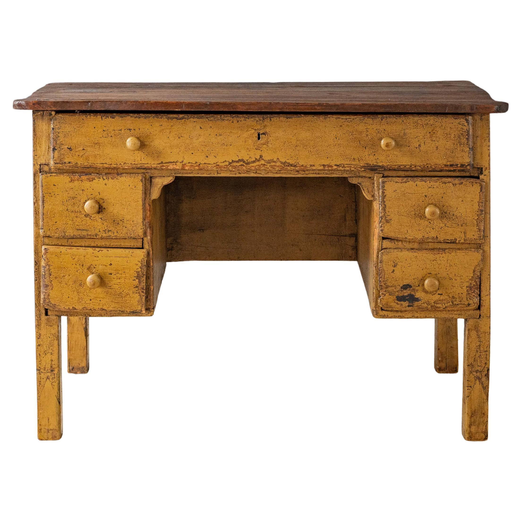 Escritorio antiguo pintado a la inglesa
