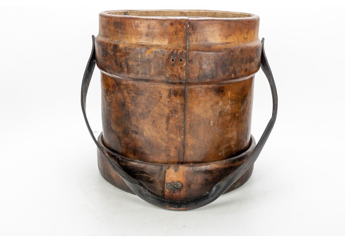 Antiker englischer Kordite-Bucket aus bemaltem Leder mit Leinen (Englisch)