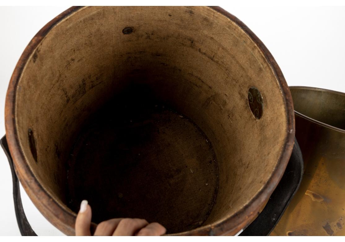 Antiker englischer Kordite-Bucket aus bemaltem Leder mit Leinen (19. Jahrhundert)