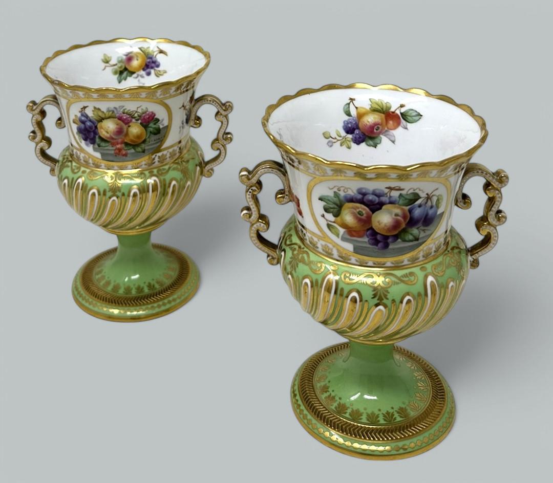 Antique English Pair Frederick Adams Copeland Urns Vases Centerpieces Still Life In Good Condition In Dublin, Ireland