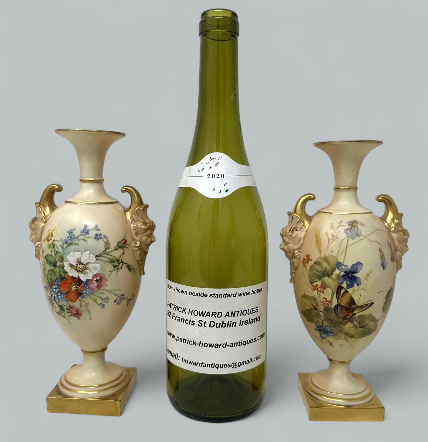 Antica coppia inglese Royal Worcester Blush Urns Vases Centerpieces Still Life in vendita 3