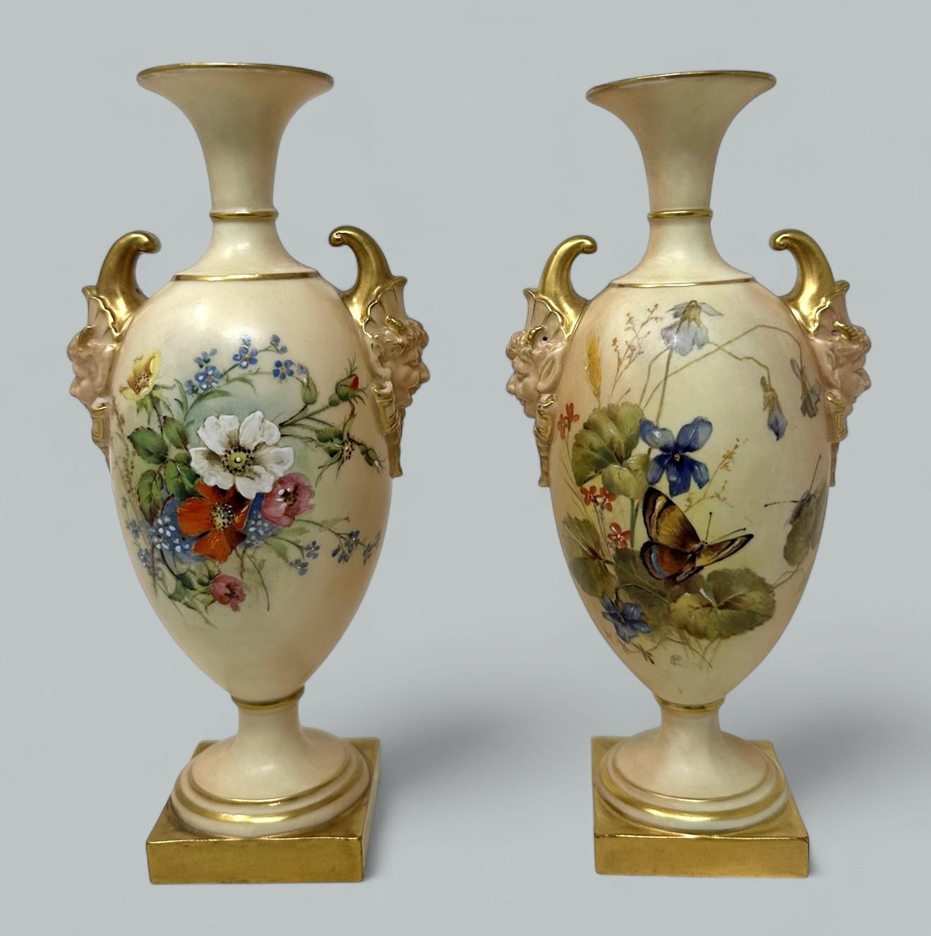 Primo vittoriano Antica coppia inglese Royal Worcester Blush Urns Vases Centerpieces Still Life in vendita