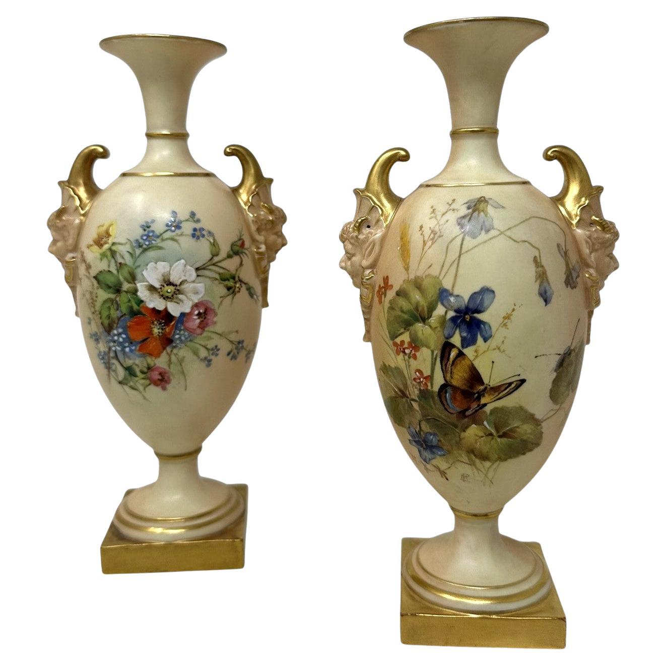 Antica coppia inglese Royal Worcester Blush Urns Vases Centerpieces Still Life in vendita