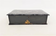 Antica scatola da scrittura o scrittoio da donna in cartapesta inglese con finitura in giapano