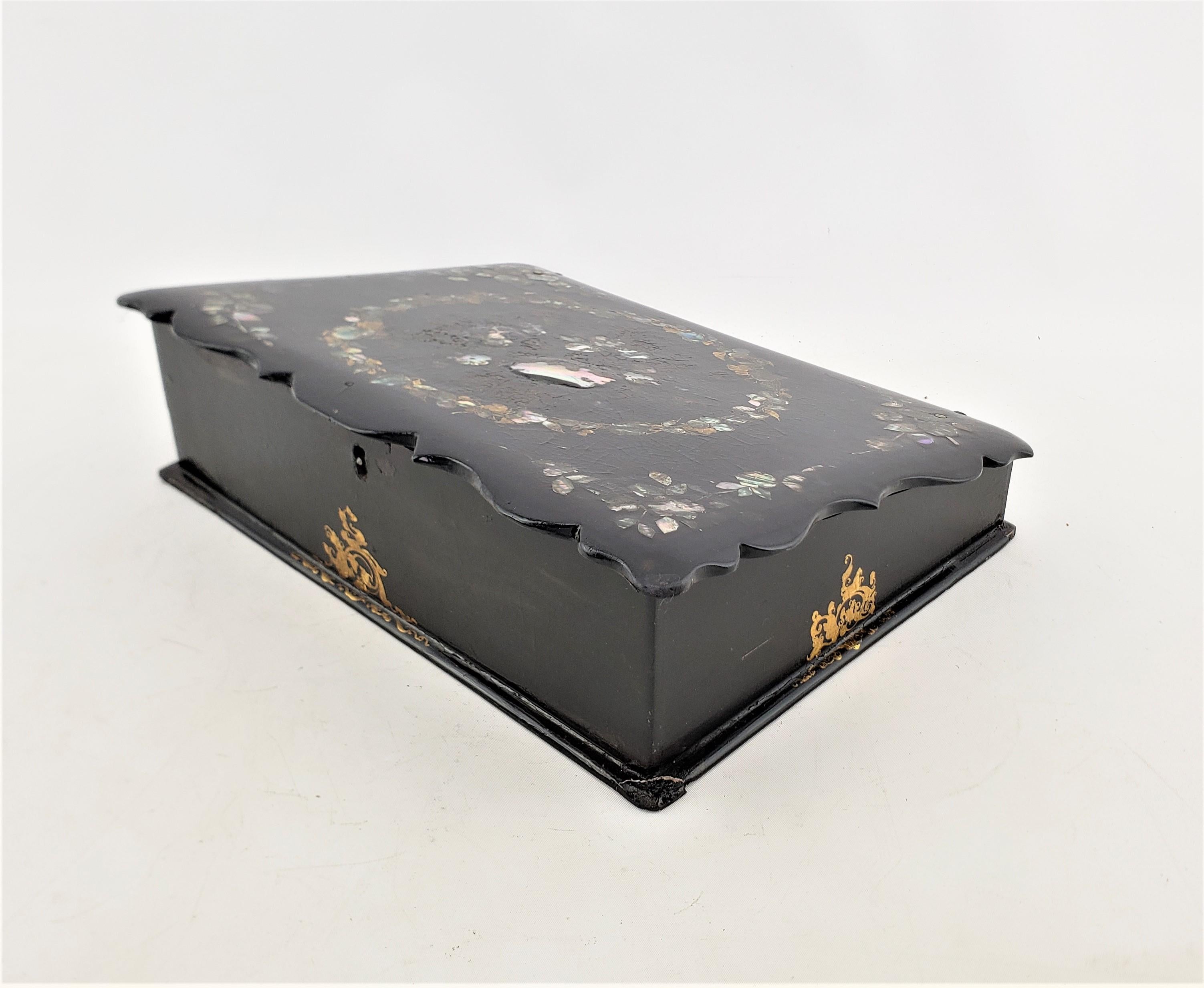 Antique English Paper Mache Ladies Writing Box or Lap Desk with Japanned Finish In Good Condition For Sale In Hamilton, Ontario