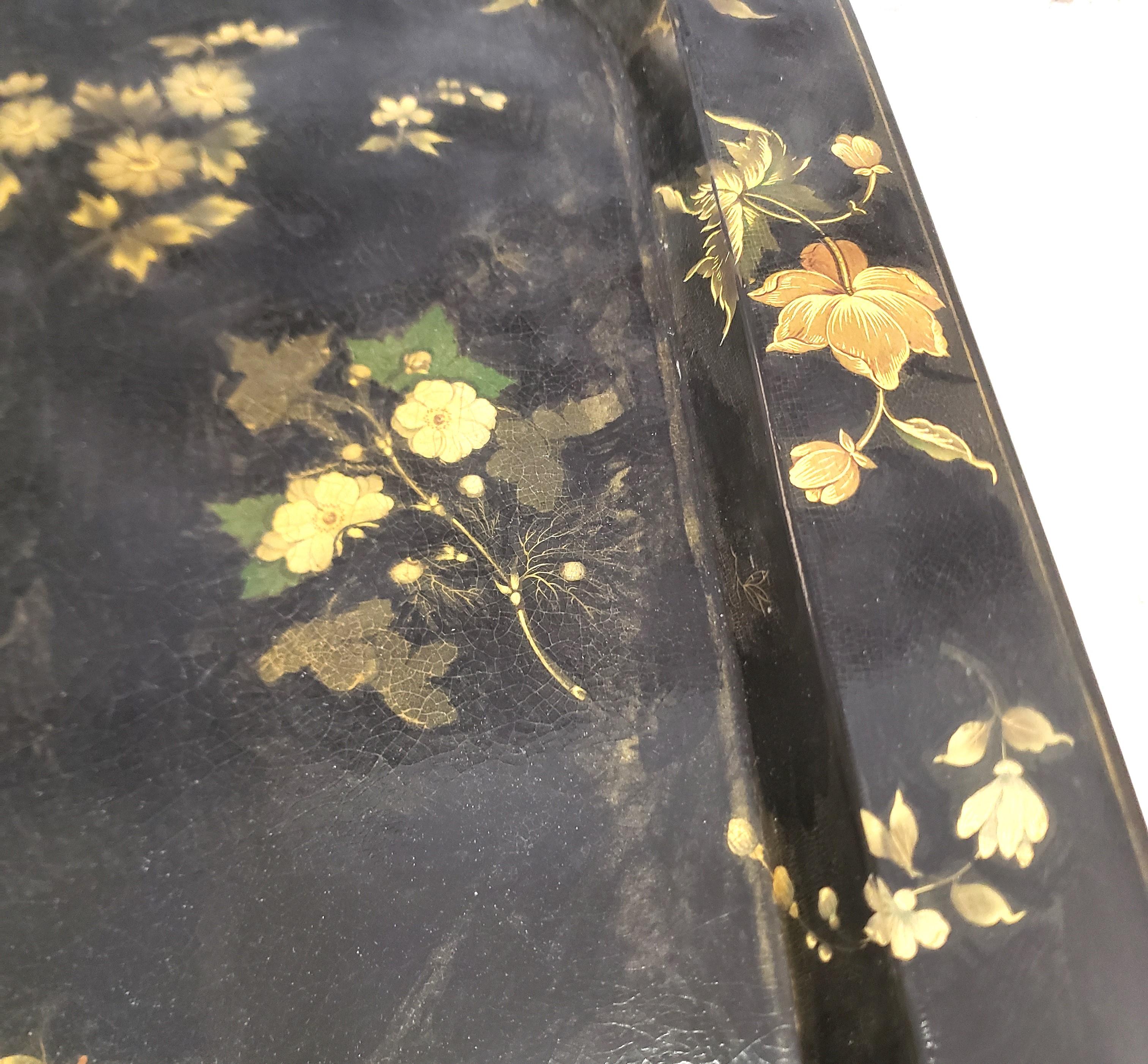 Antiker englischer Papiermaché-Tabletttisch mit Beinen aus Kunstbambus und Blumendekoration im Angebot 6