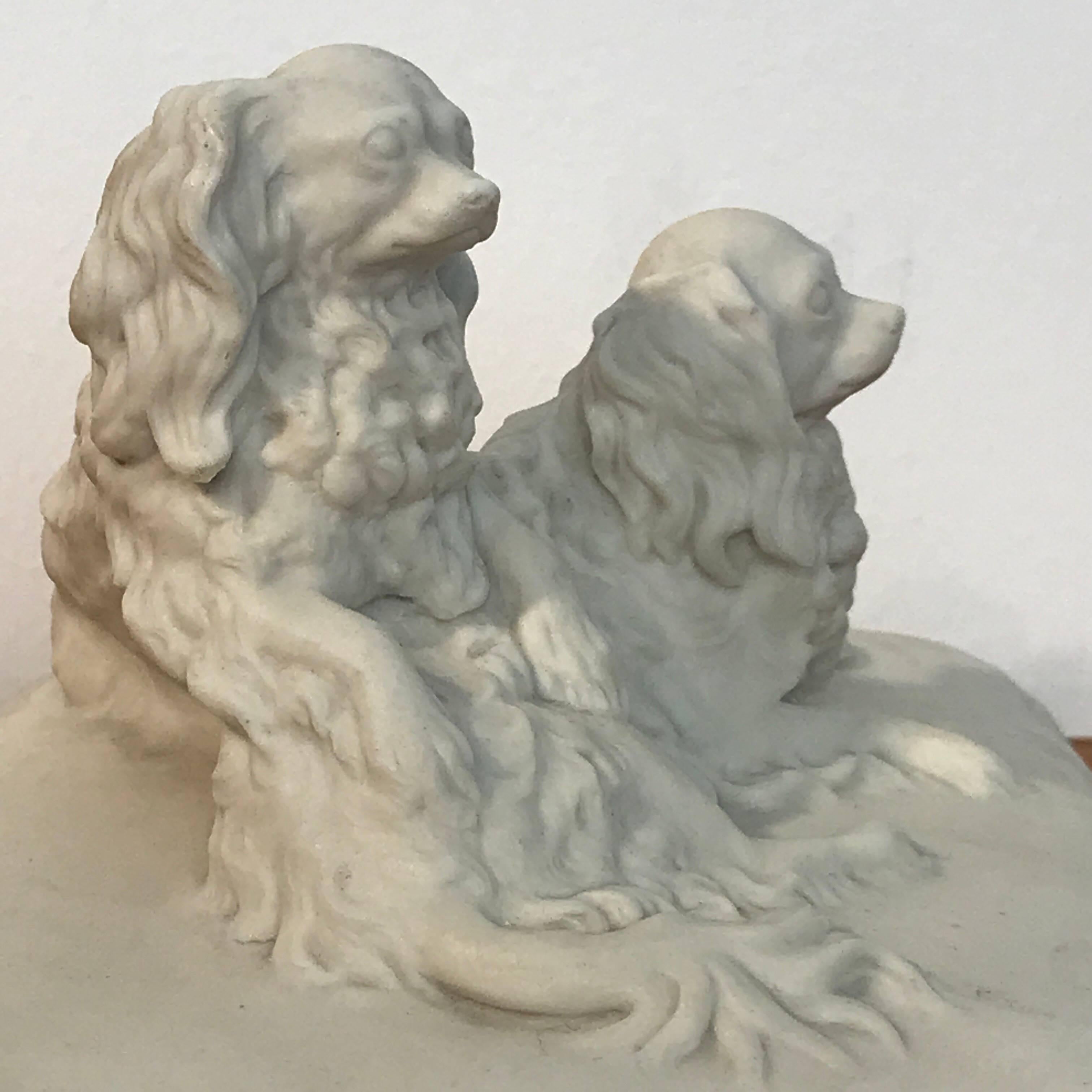 Antique English Parian King Charles Spaniels Group by Copeland In Good Condition For Sale In West Palm Beach, FL