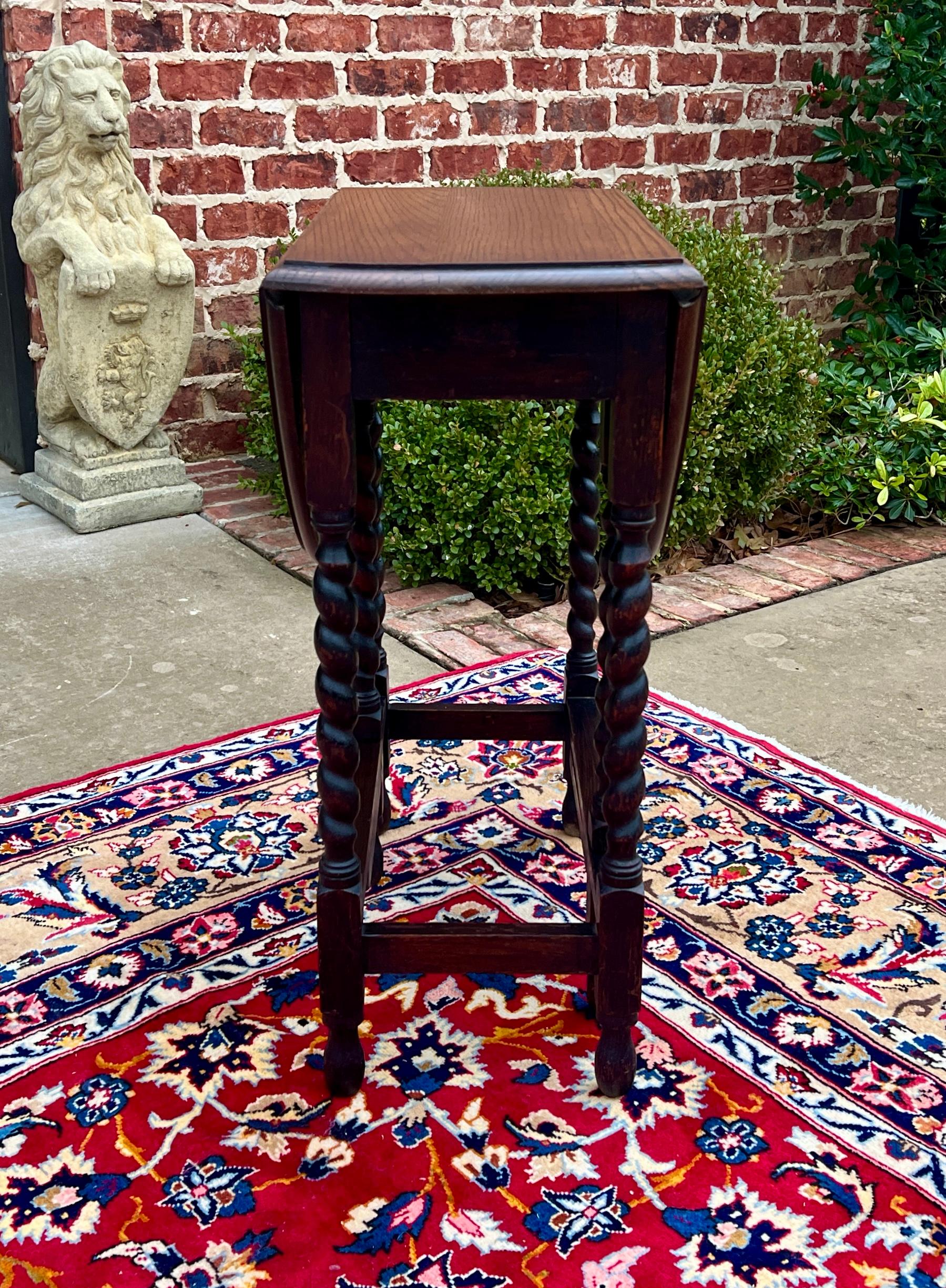 Antique English Petite Barley Twist Drop Leaf Gateleg Oak Oval c.1930s In Good Condition In Tyler, TX