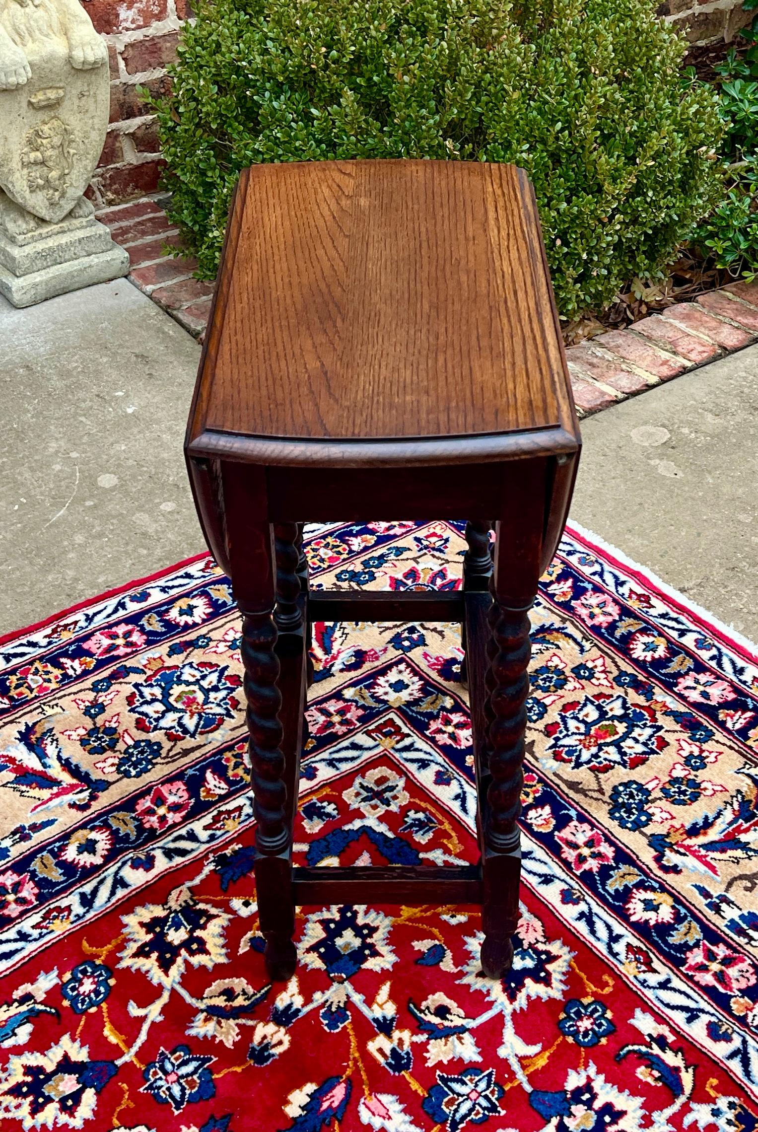 Mid-20th Century Antique English Petite Barley Twist Drop Leaf Gateleg Oak Oval c.1930s