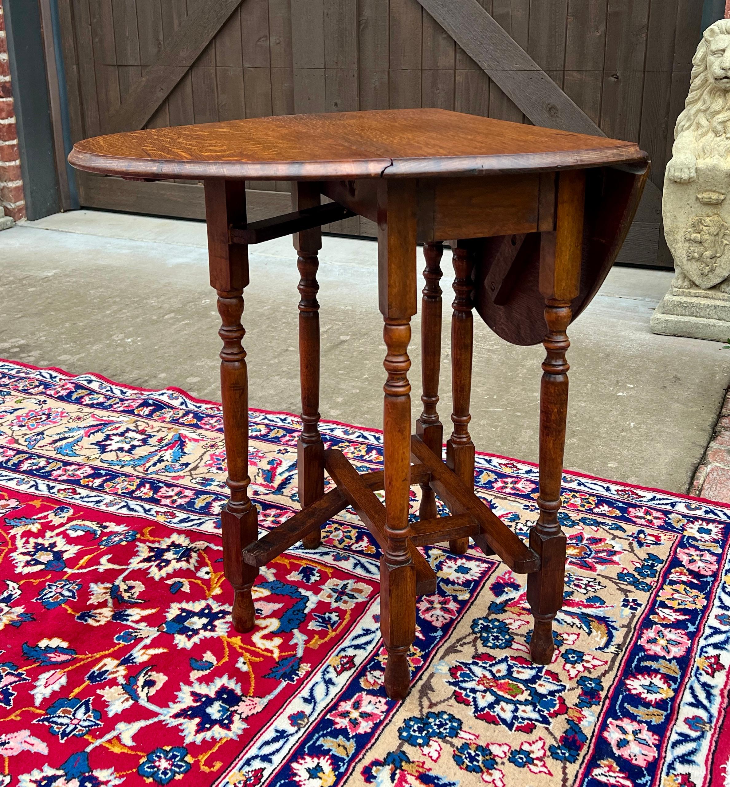 Antique English Petite Table Drop Leaf Gateleg Turned Post Oak Oval c.1930s 4
