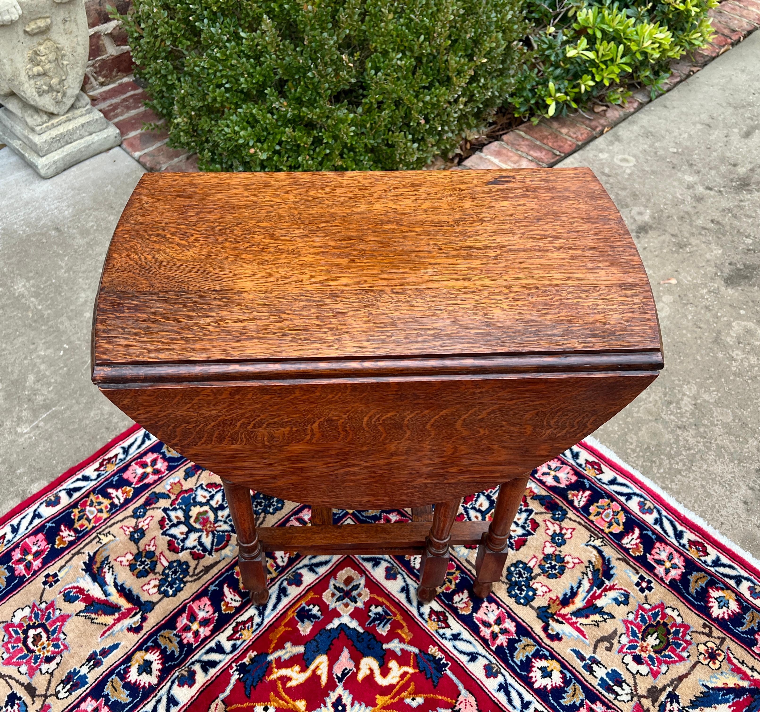 Antique English Petite Table Drop Leaf Gateleg Turned Post Oak Oval c.1930s 1