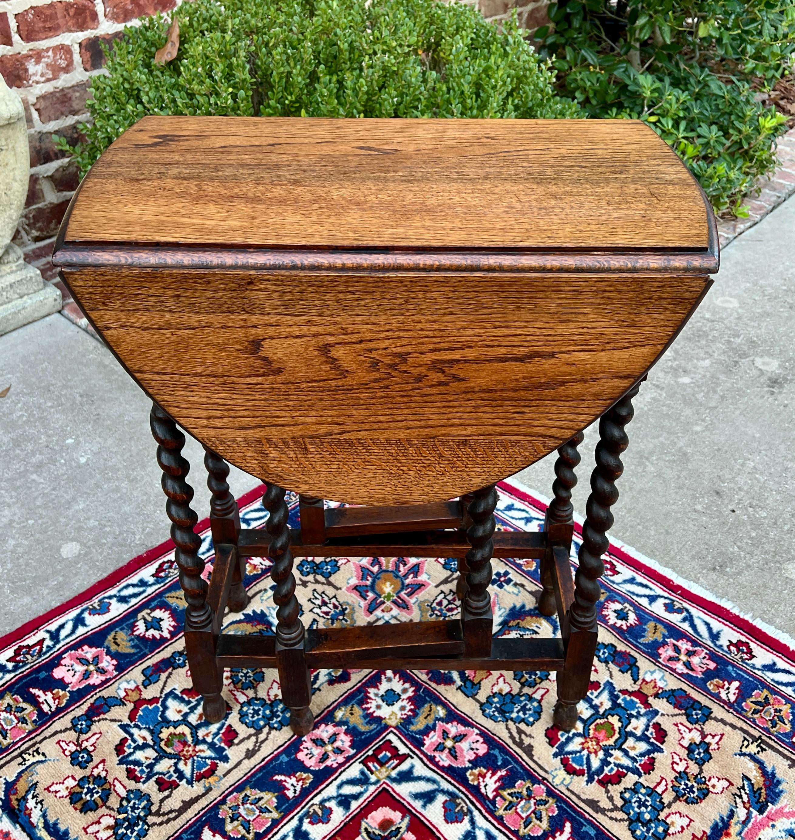 Antique English PetiteTable Drop Leaf Gateleg Barley Twist Oak Oval In Good Condition In Tyler, TX