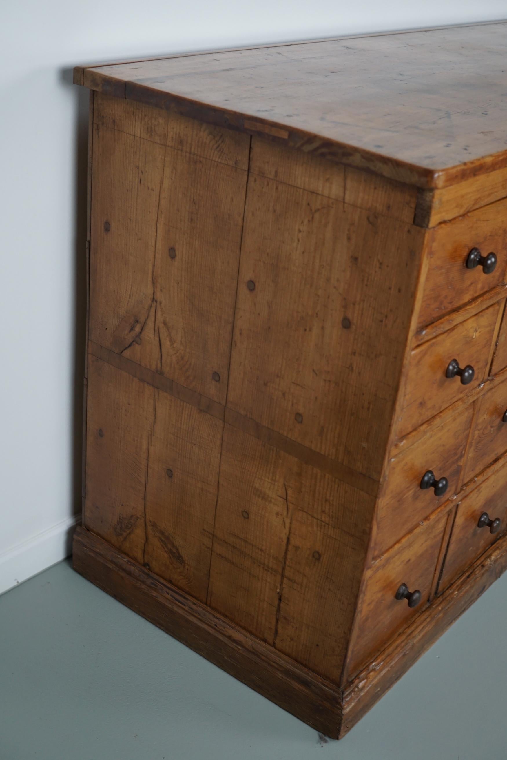 Antique English Pine Apothecary Cabinet / Bank of Drawers, 1890s In Good Condition In Nijmegen, NL