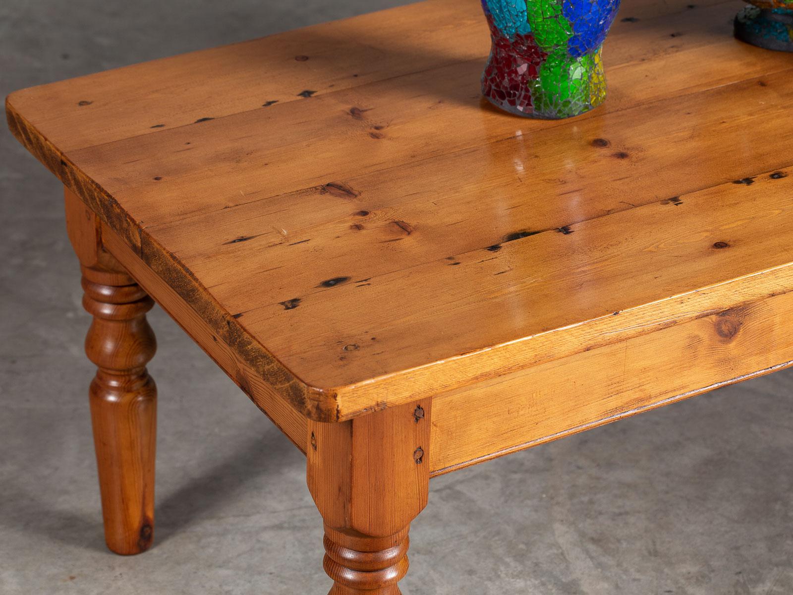 Carved Antique English Pine Coffee Table Turned Legs, circa 1875 For Sale