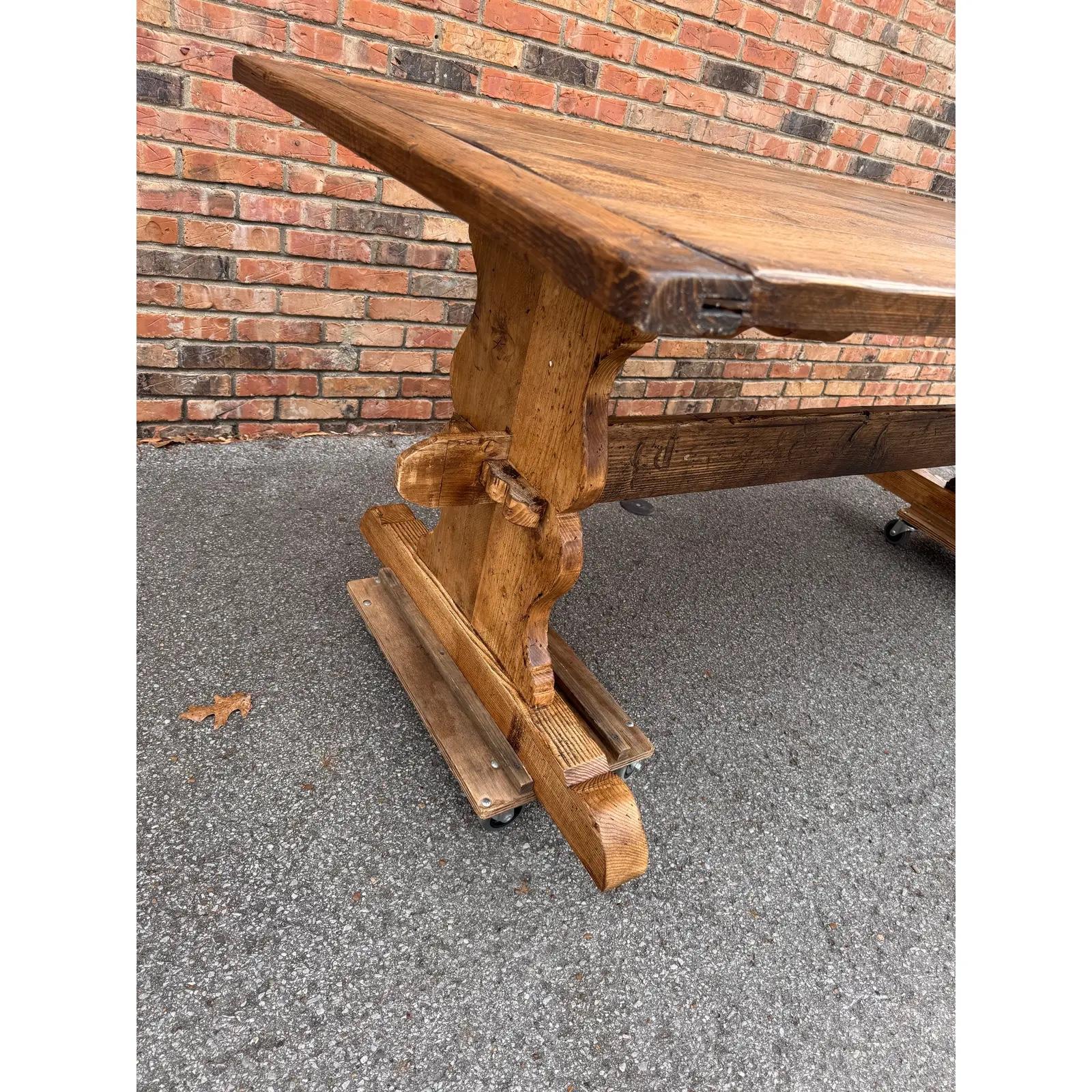 Anglais Table de salle à manger anglaise ancienne en pin en vente