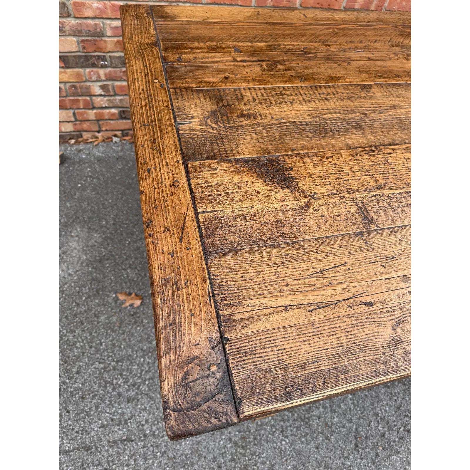 Table de salle à manger anglaise ancienne en pin Bon état - En vente à Nashville, TN