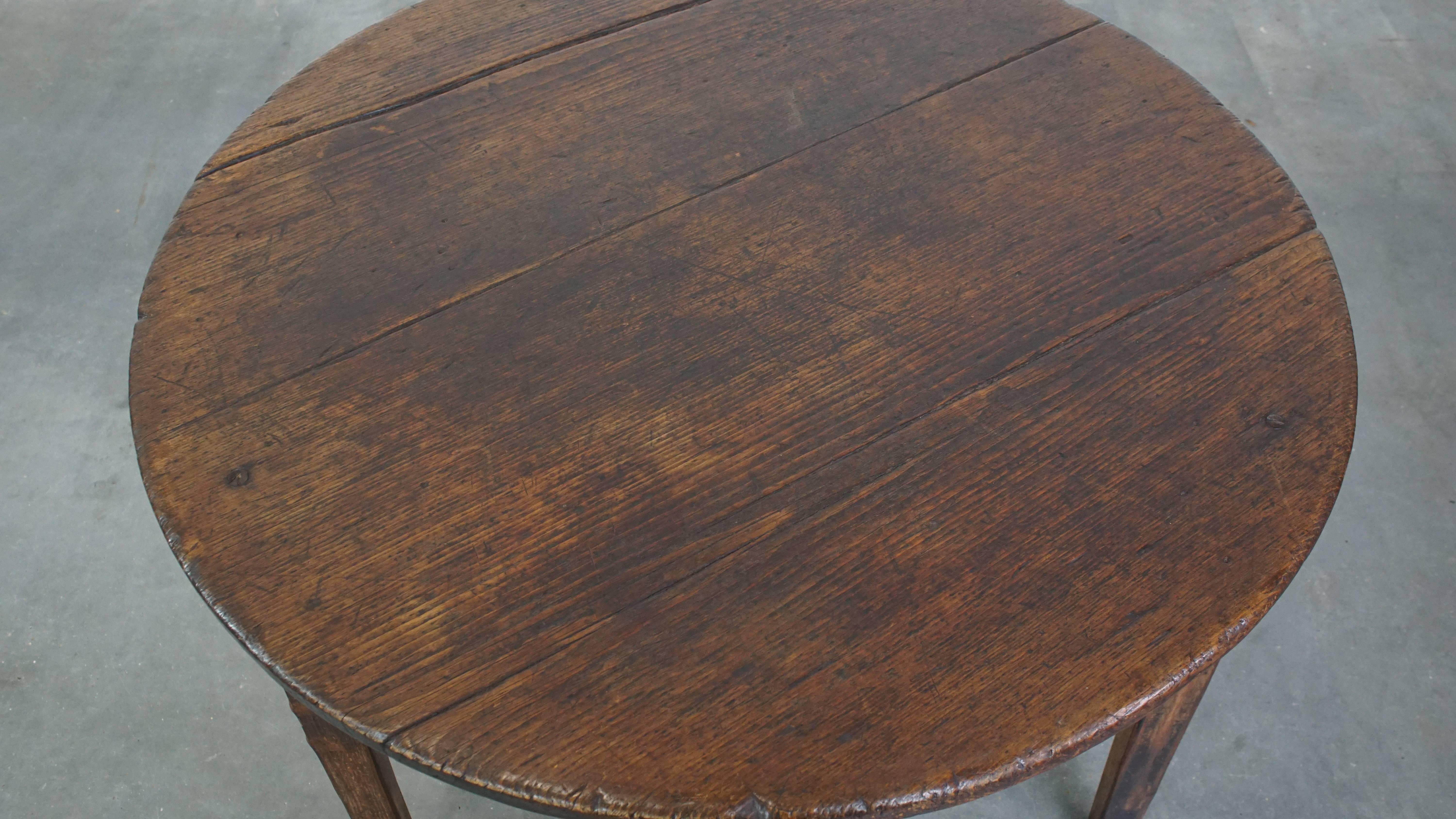 Antigua mesa de centro de madera de pino inglesa, mesa auxiliar del siglo XIX Hecho a mano en venta