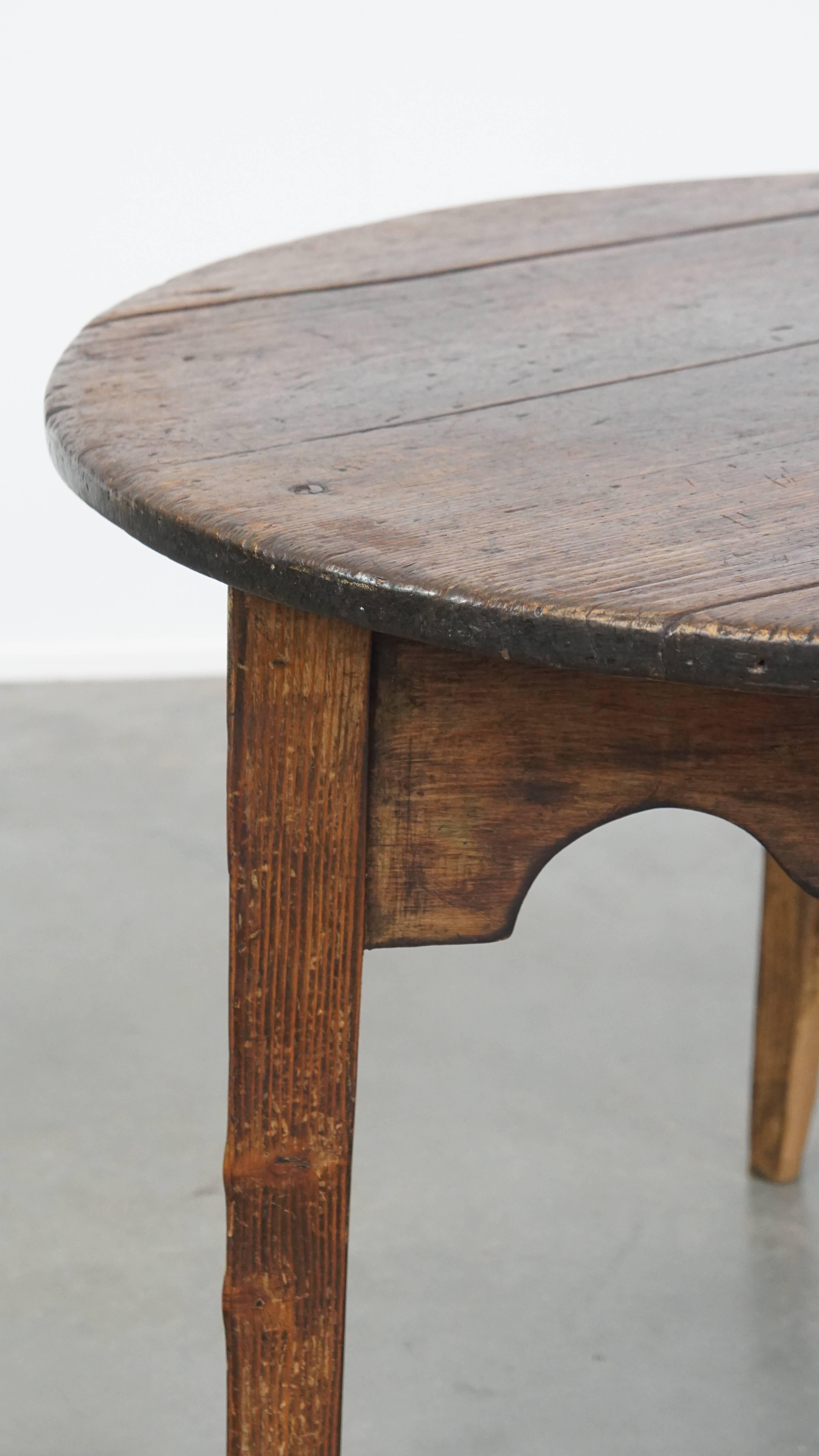 Antigua mesa de centro de madera de pino inglesa, mesa auxiliar del siglo XIX en Bastante bueno estado para la venta en Harderwijk, NL