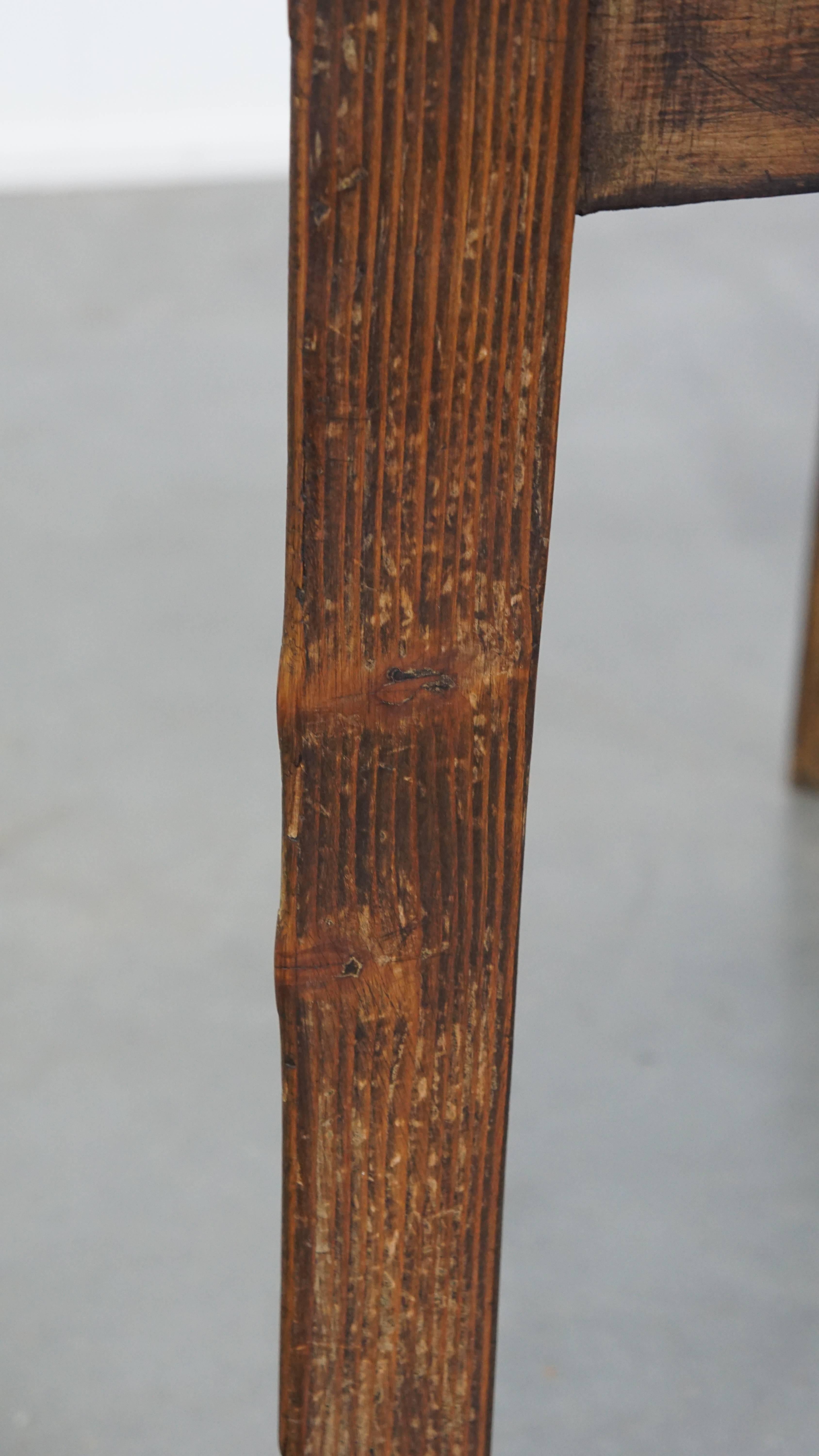 Antigua mesa de centro de madera de pino inglesa, mesa auxiliar del siglo XIX en venta 3