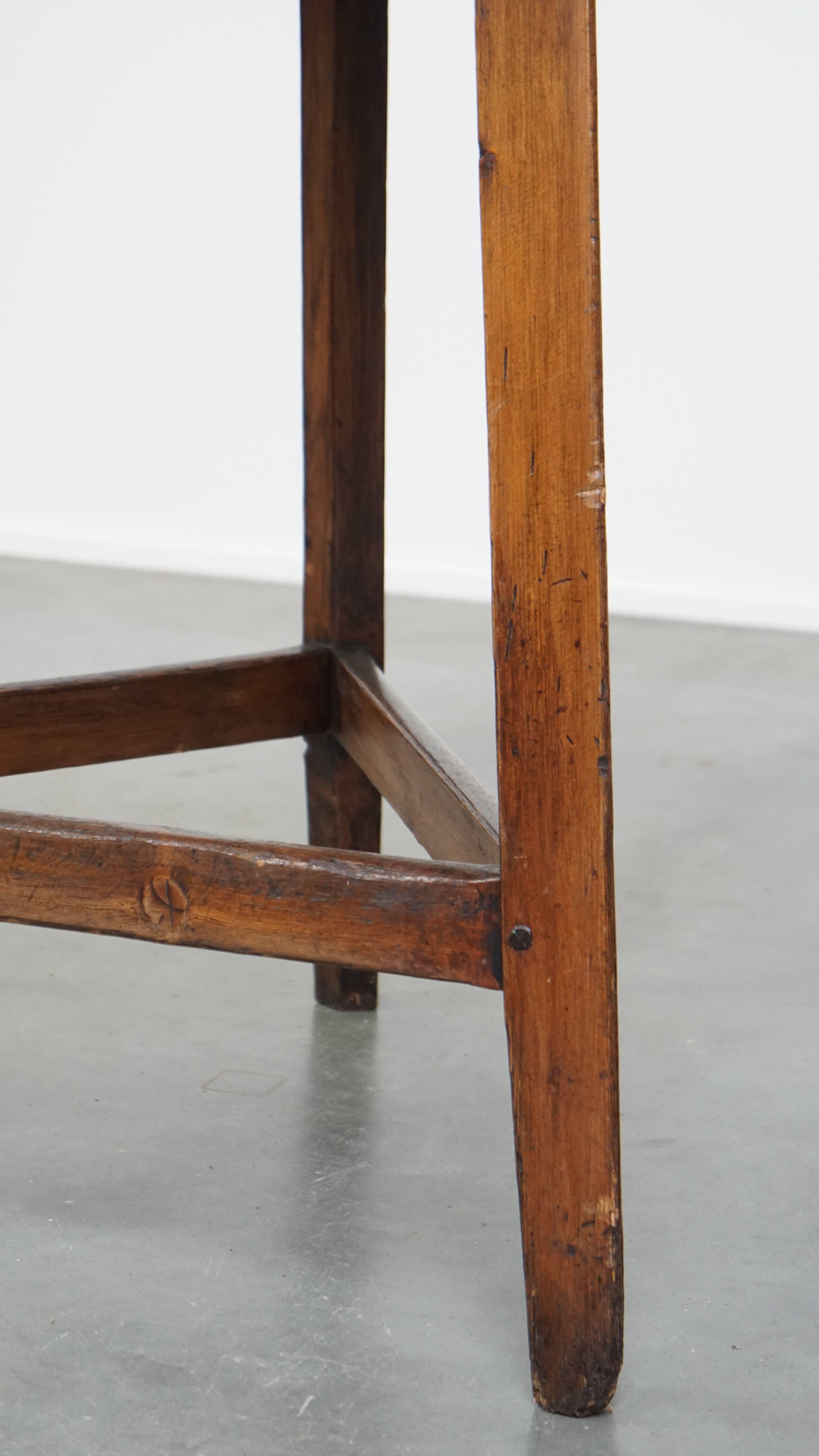 Ancienne table de cricket/ table d'appoint anglaise en bois de pin de la fin du 18e siècle en vente 3