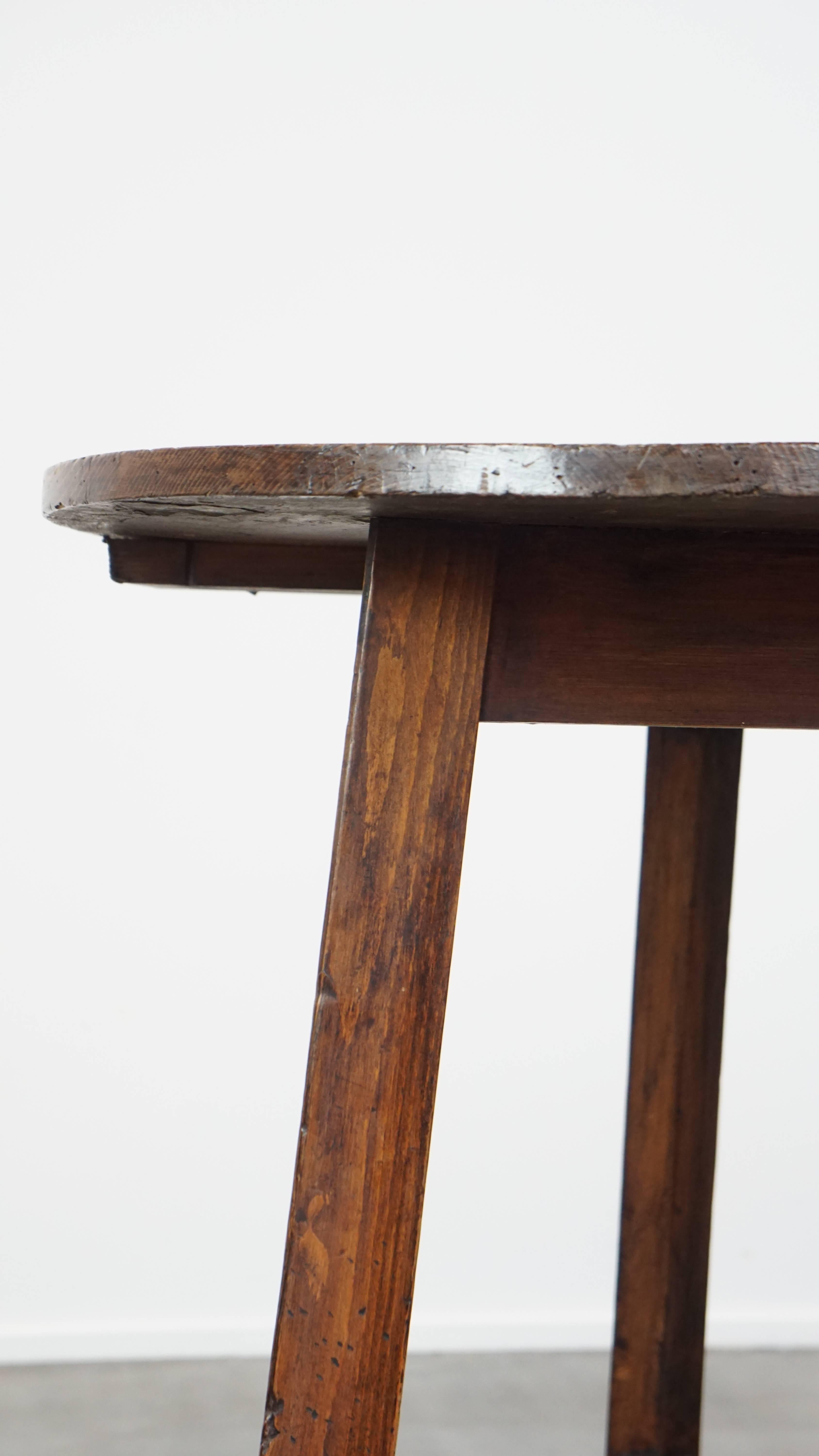 Ancienne table de cricket/ table d'appoint anglaise en bois de pin de la fin du 18e siècle en vente 1