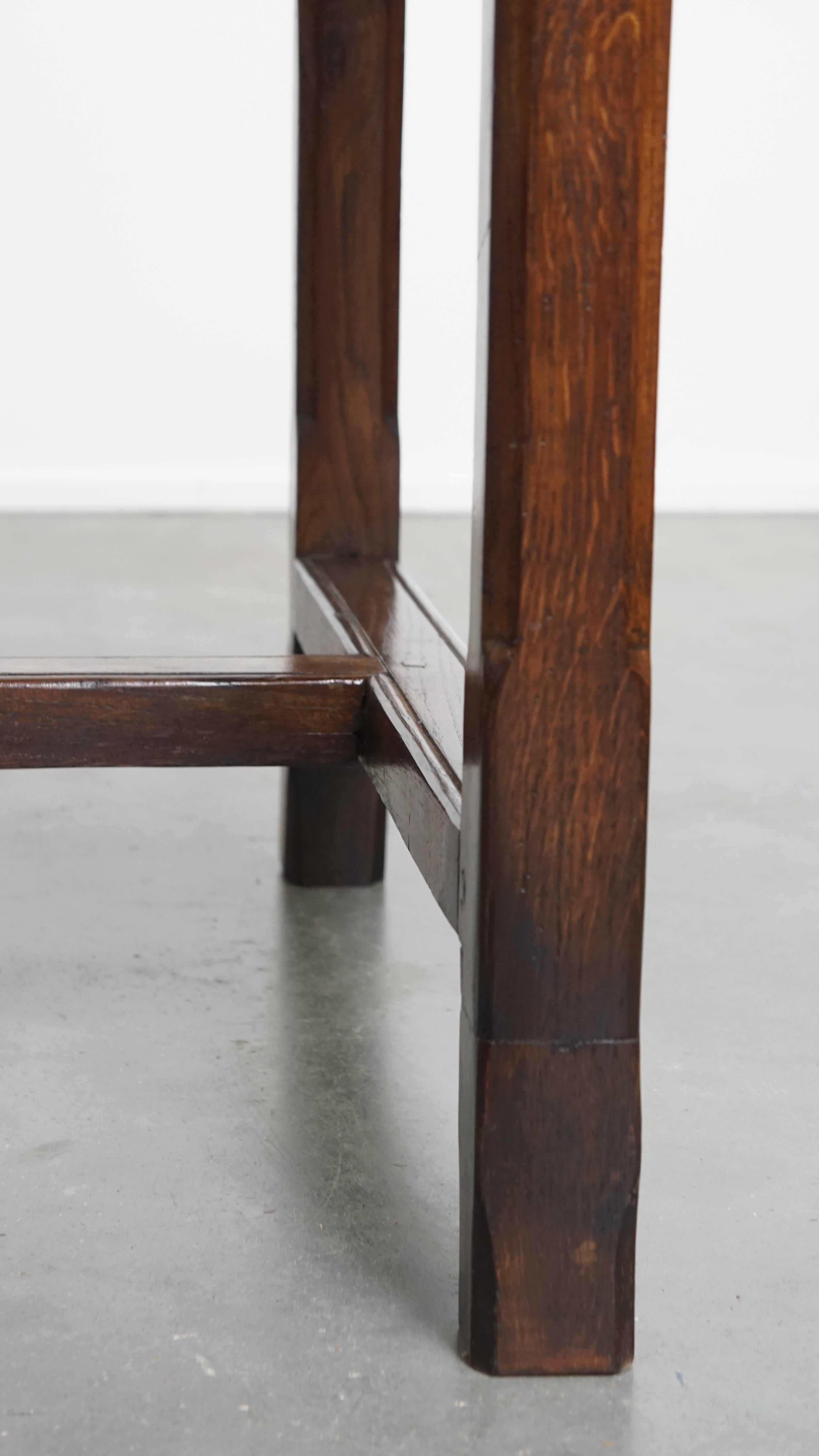 Antique English Pinewood Dining Table for 6 to 8 People with an Oak Base For Sale 4